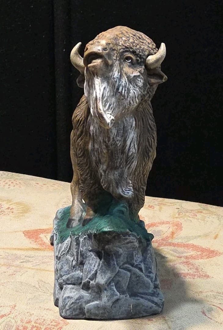 Vintage American Buffalo Porcelain Statue Figurine On A Rock Ledge Base 9' Model - Thumbnail 8