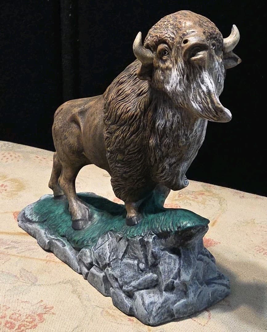 Vintage American Buffalo Porcelain Statue Figurine On A Rock Ledge Base 9' Model - Thumbnail 9