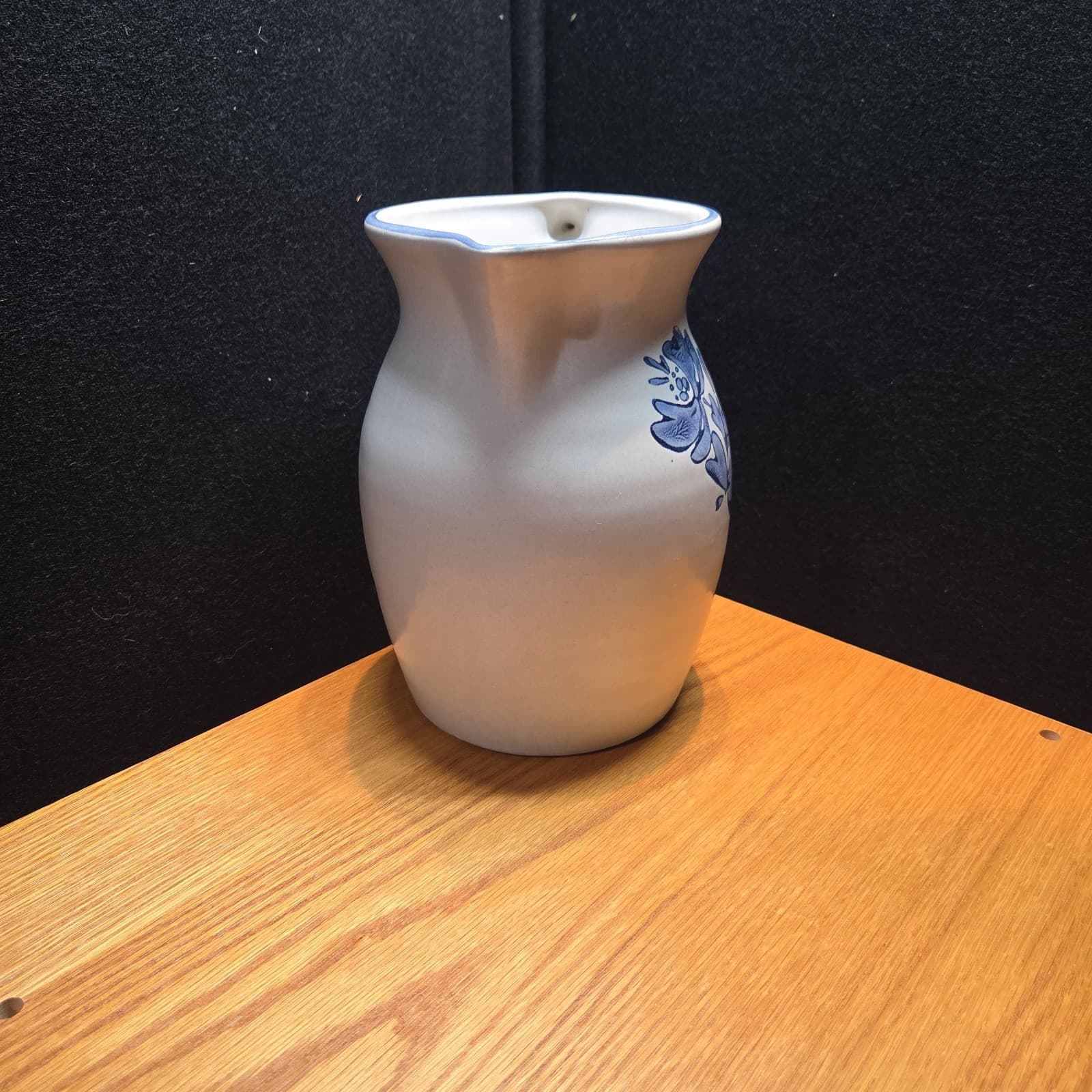 Vintage Pfaltzgraff Pottery Pitcher, Yorktowne Pattern 9"Pitcher, Pfaltzgraf Co - Thumbnail 4