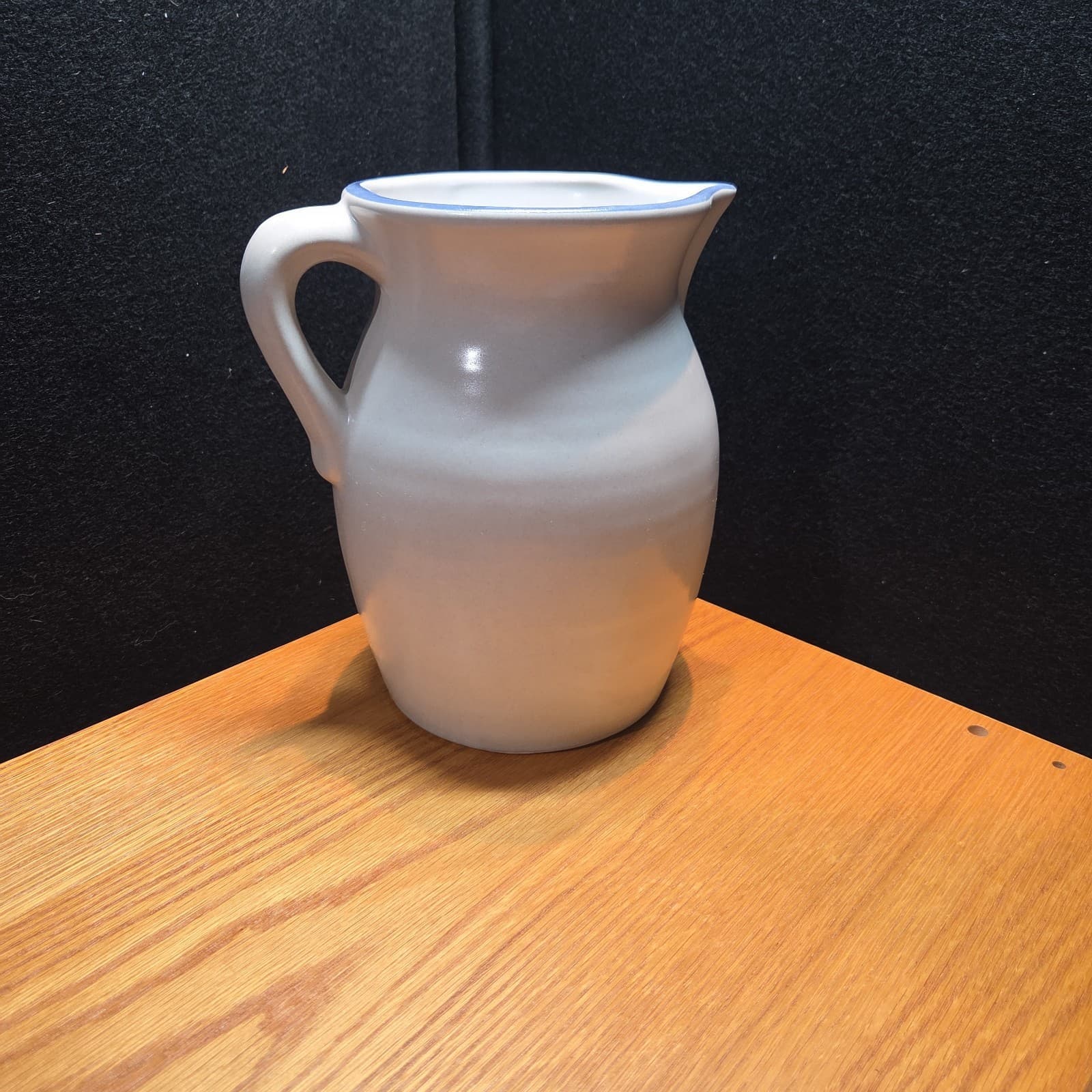 Vintage Pfaltzgraff Pottery Pitcher, Yorktowne Pattern 9"Pitcher, Pfaltzgraf Co - Thumbnail 3