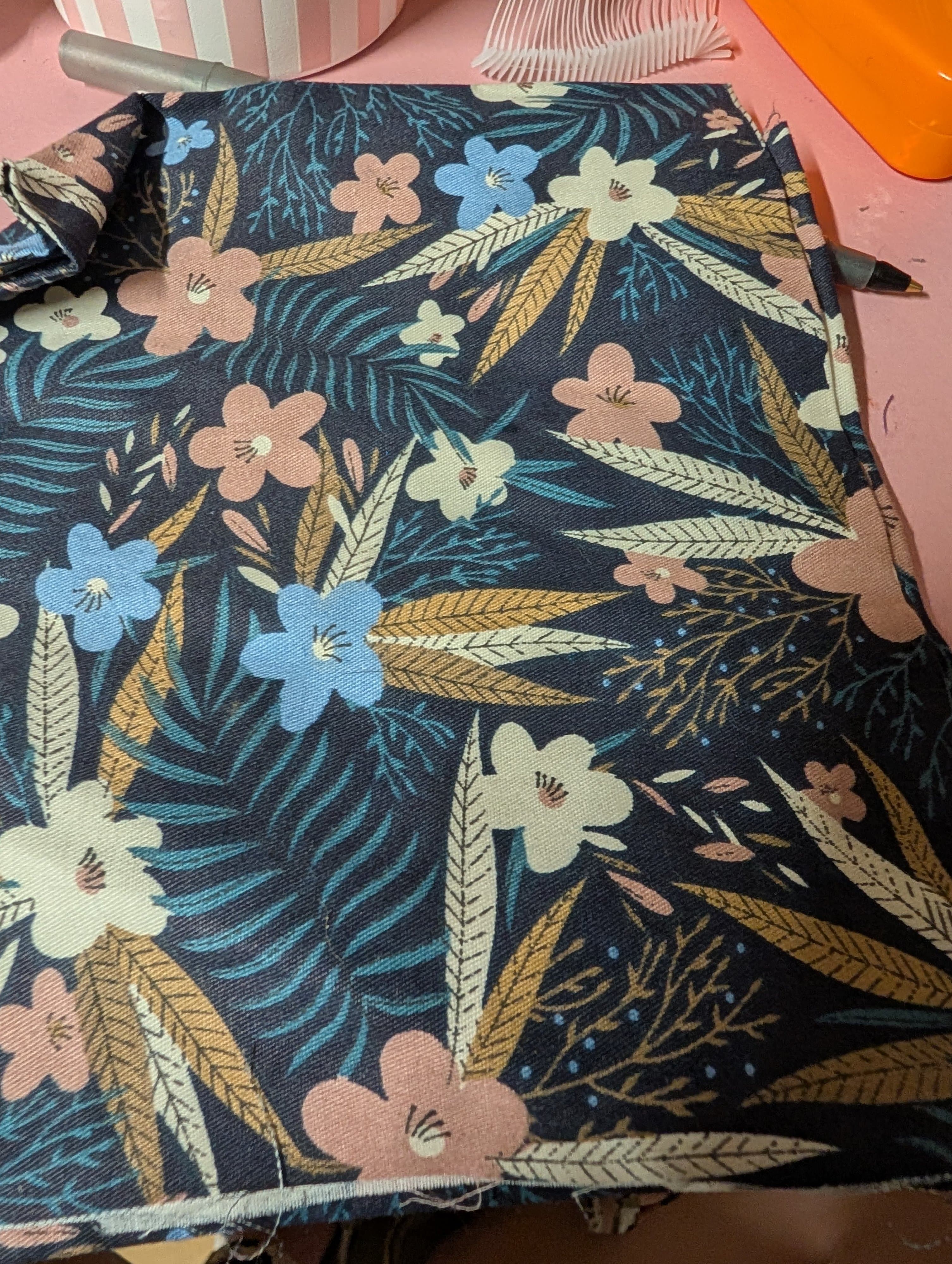 Floral Fabric with Tropical Print fat quarter - Thumbnail 2