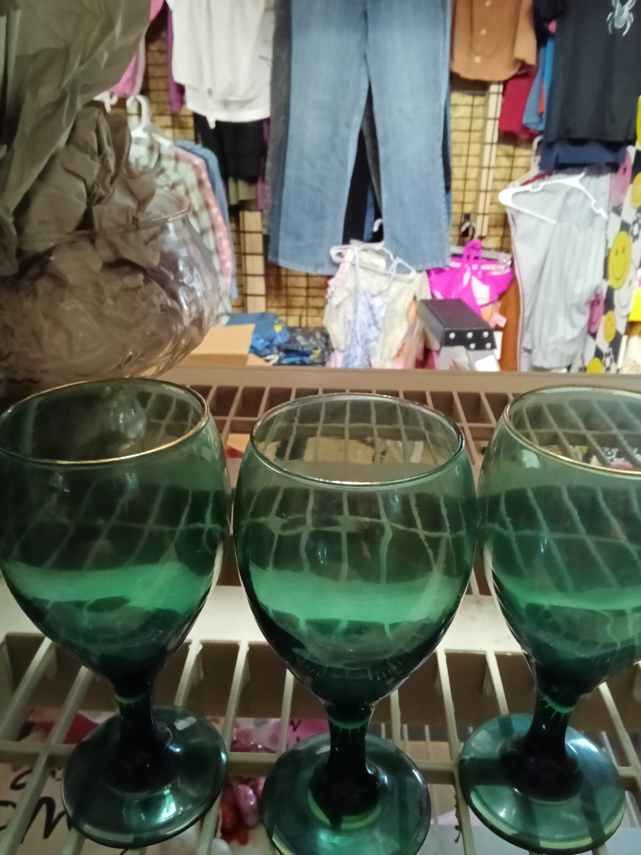 Set of 3 Green Glass Goblets with Gold Rim - Thumbnail 2