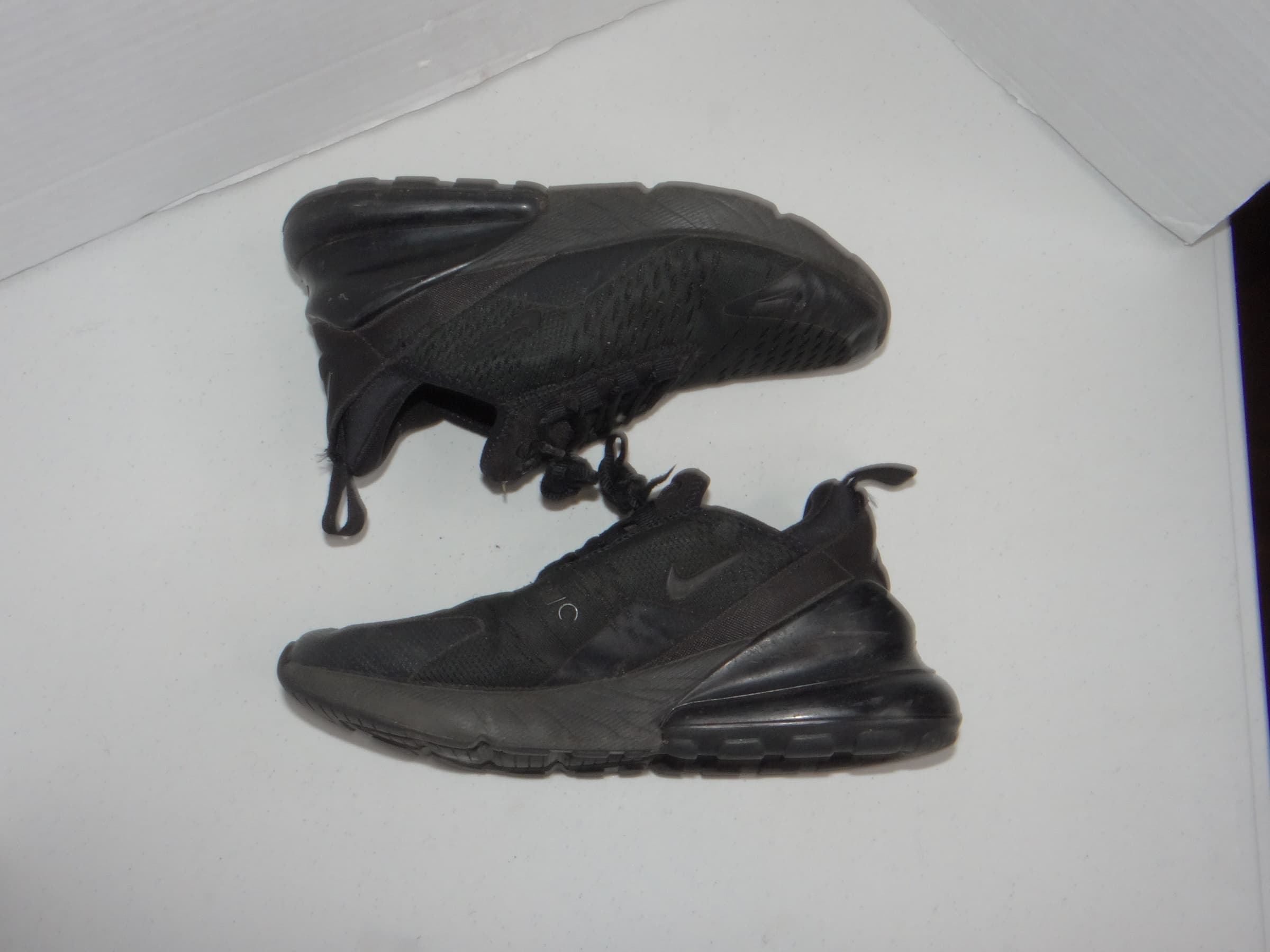 Nike Air Max 270 Triple Black Kids Running Shoes BQ5776-001 Size 4.5Y Mens 4.5 - Thumbnail 2