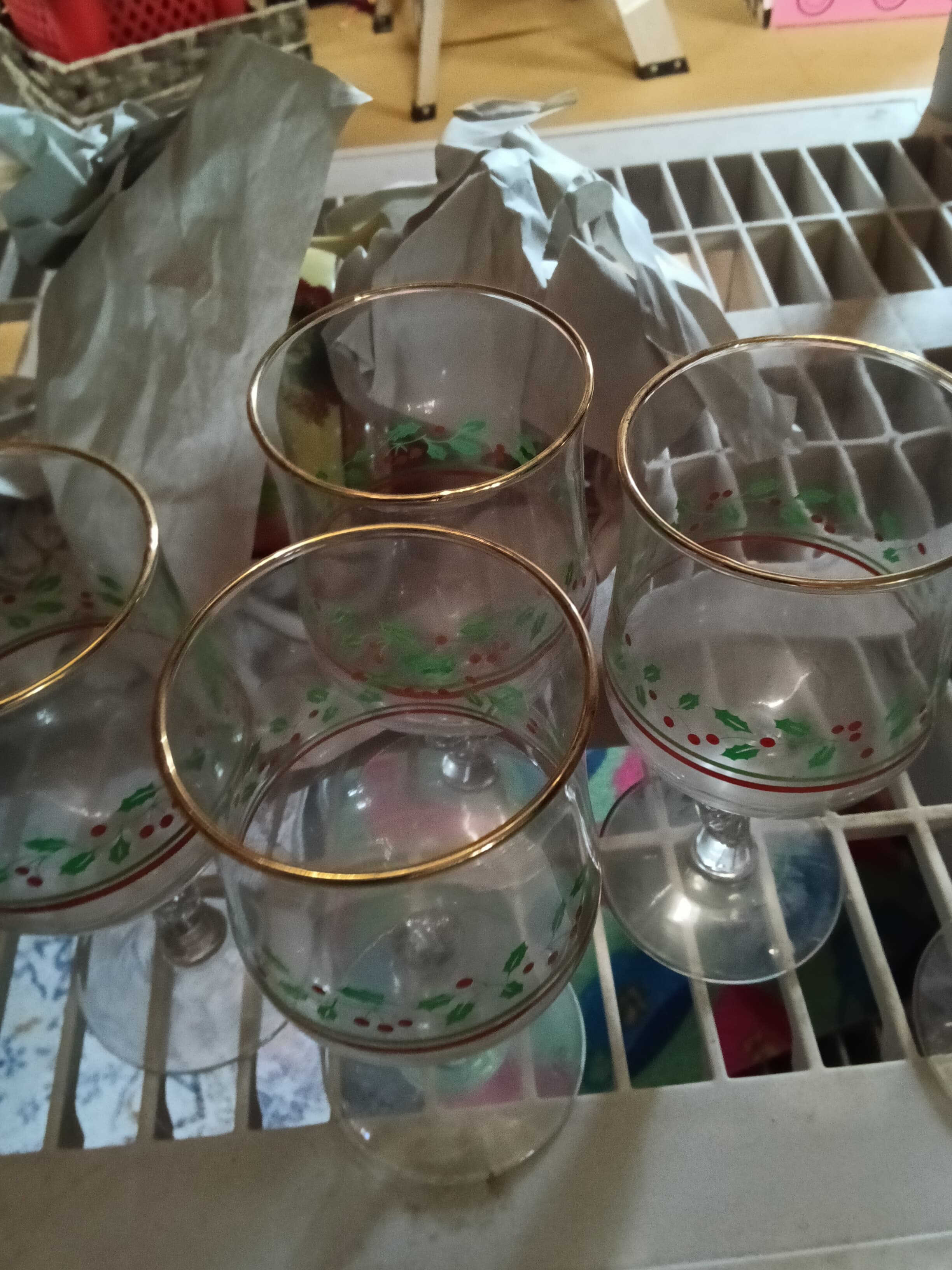 Set of 4  Arby's Christmas glasses  Holiday Wine Glasses with Holly Design - Thumbnail 2