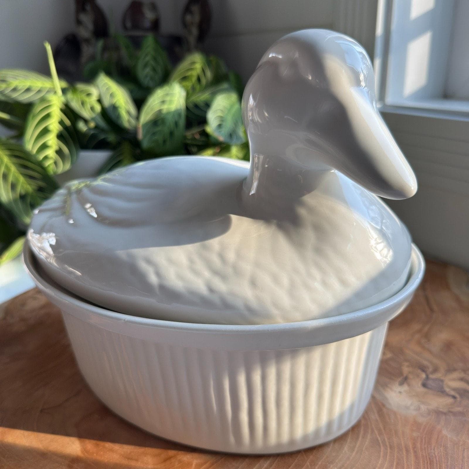 Vintage California Pottery White Duck 10" Casserole Dish with Lid | 697-43 - Thumbnail 3