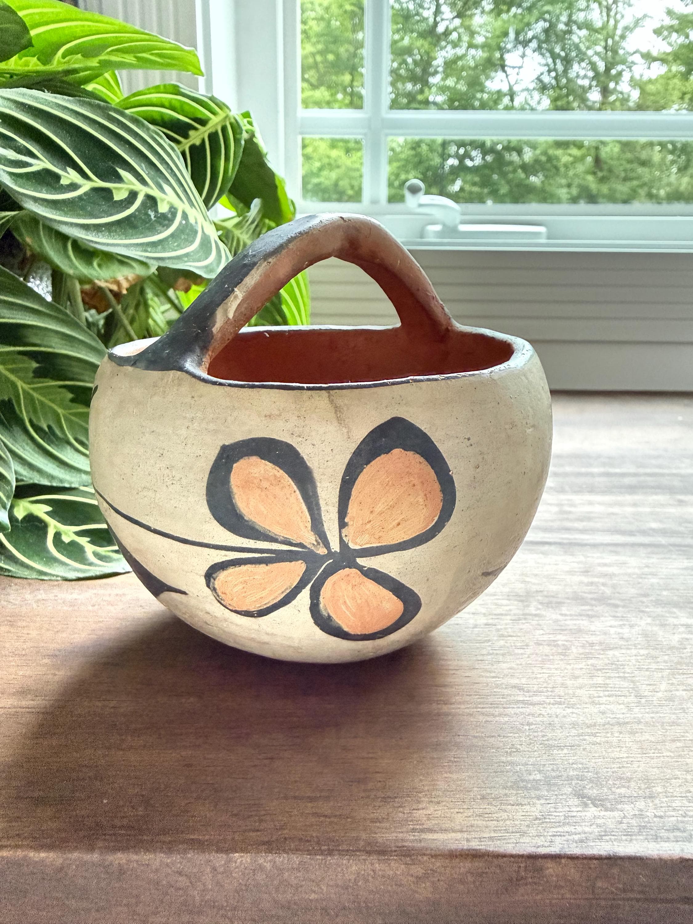 Vintage Santo Domingo Kewa Pueblo Pottery Basket Bowl – Hand-Painted Southwestern Clay Vessel - Thumbnail 4