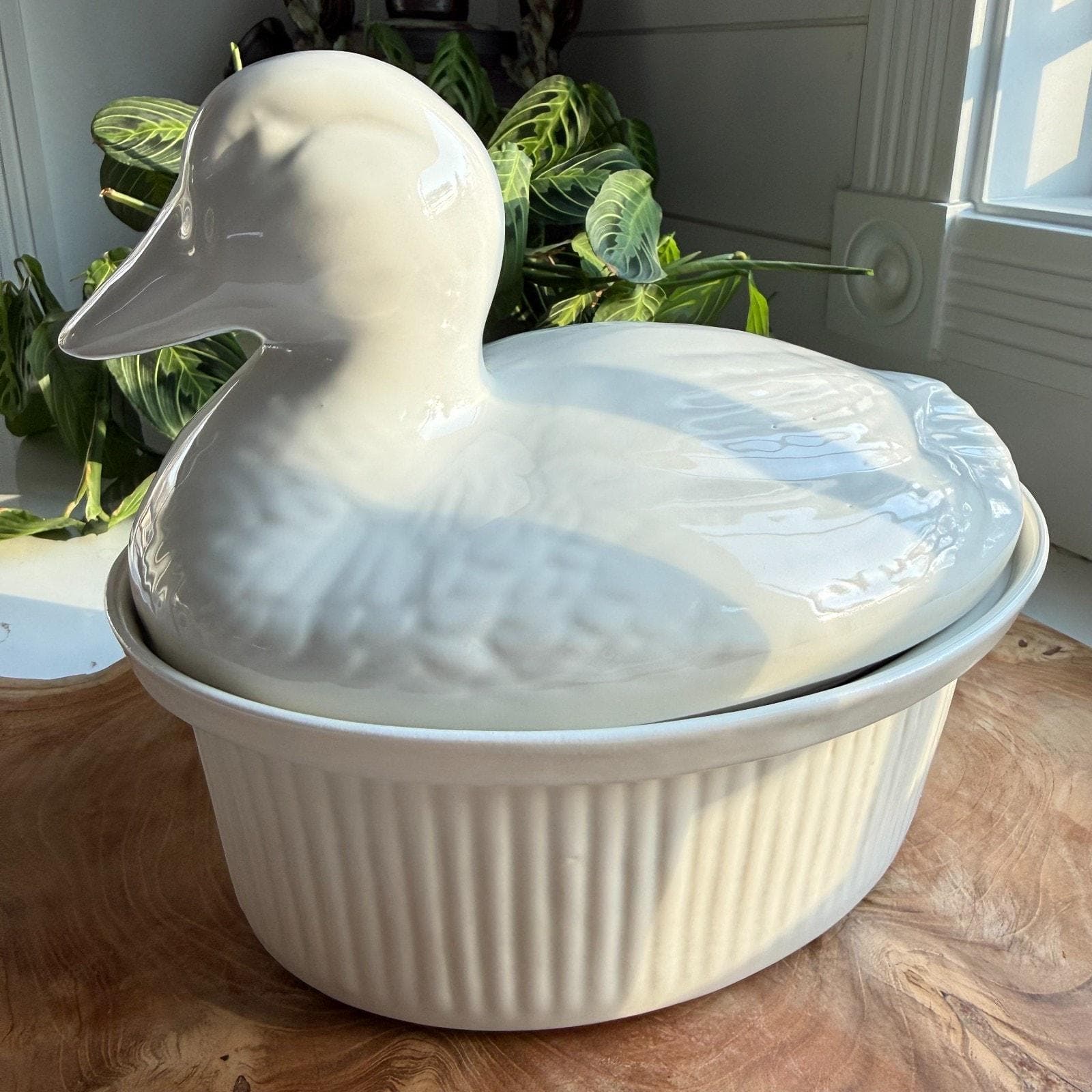 Vintage California Pottery White Duck 10" Casserole Dish with Lid | 697-43 - Thumbnail 4