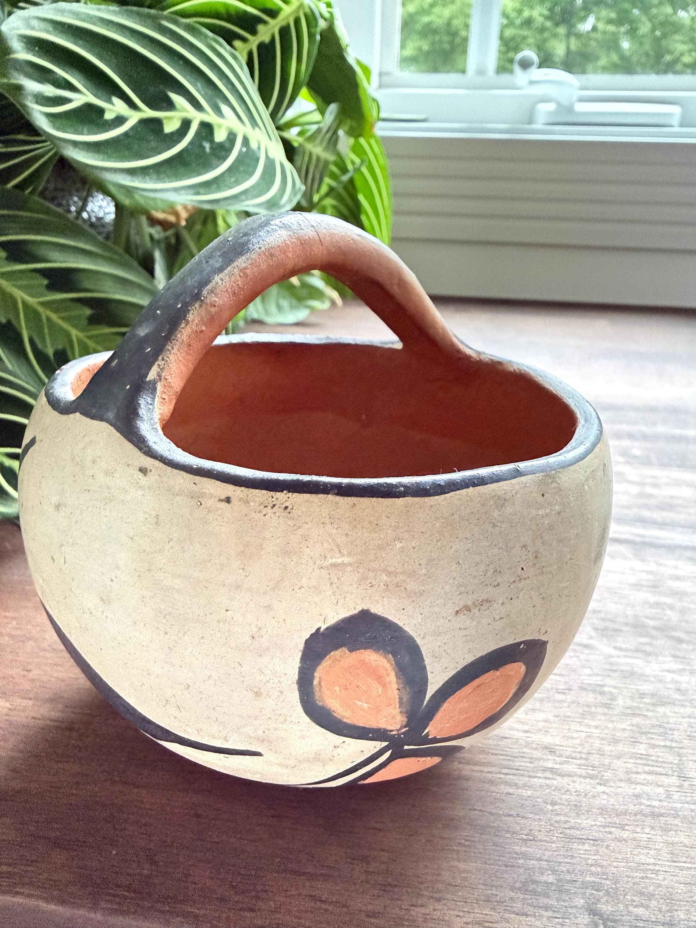 Vintage Santo Domingo Kewa Pueblo Pottery Basket Bowl – Hand-Painted Southwestern Clay Vessel - Thumbnail 5