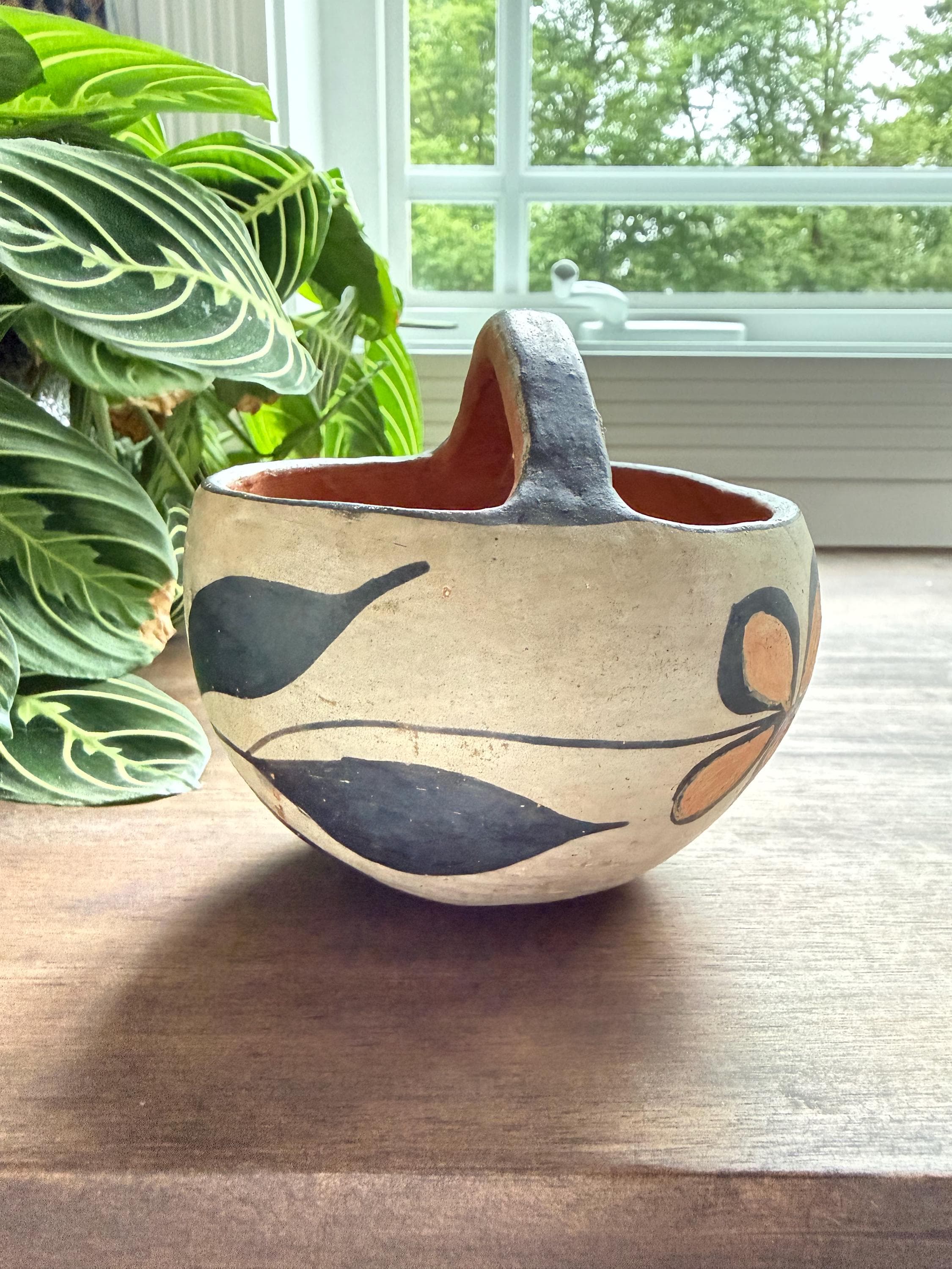 Vintage Santo Domingo Kewa Pueblo Pottery Basket Bowl – Hand-Painted Southwestern Clay Vessel - Thumbnail 3