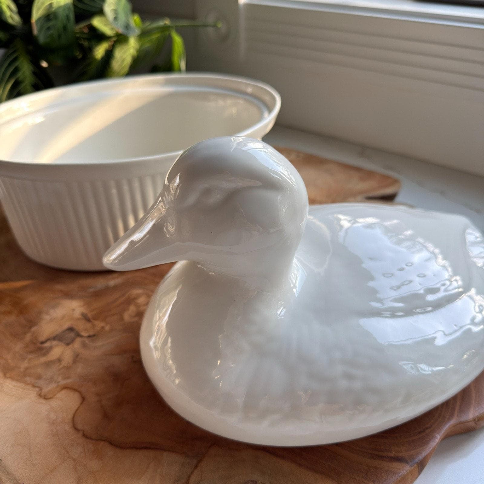 Vintage California Pottery White Duck 10" Casserole Dish with Lid | 697-43 - Thumbnail 12