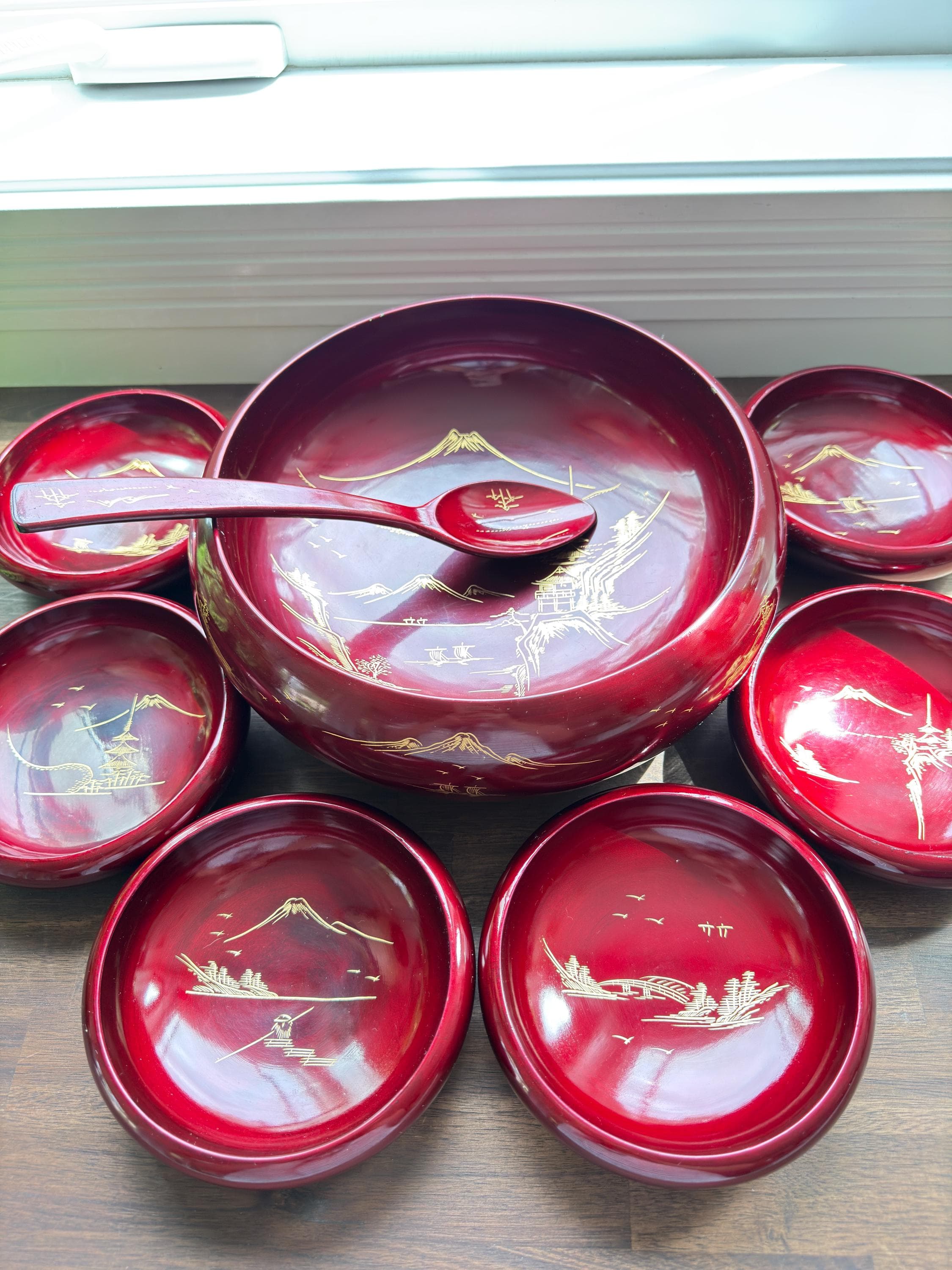 Vintage Japanese Red Lacquerware Salad Bowl Set Mt Fuji Gold Hand Painted 8 Pieces - Thumbnail 2