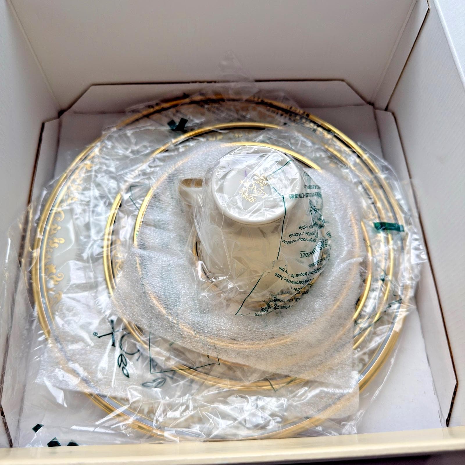 Lenox Eclipse 5-Piece China Set – Ivory Gold Scroll, Black Trim, NOS (Original Box) - Thumbnail 3
