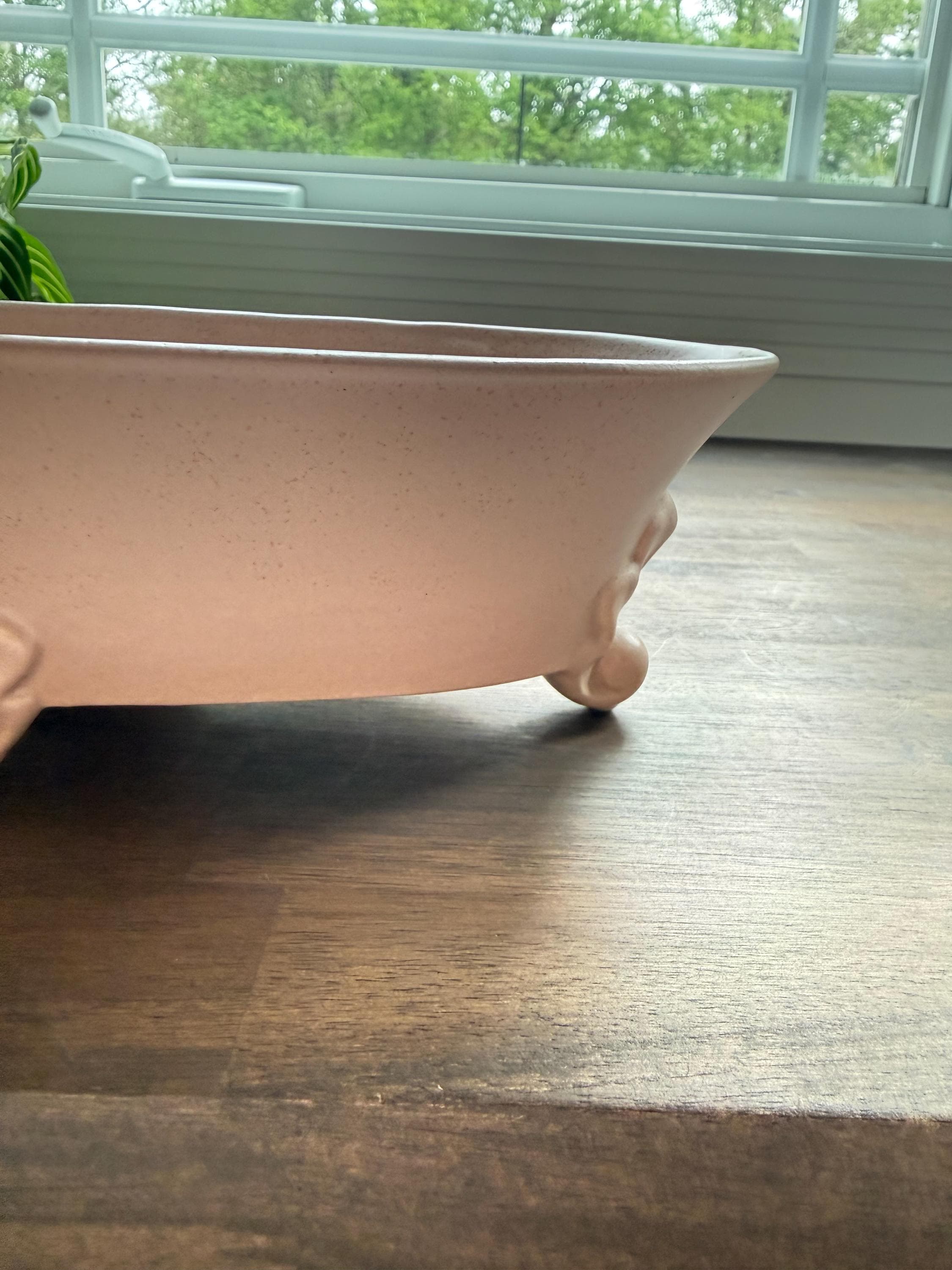 Vintage Royal Haeger Footed Bowl Pink Pottery Embossed Console Bowl Mid Century Decor - Thumbnail 7
