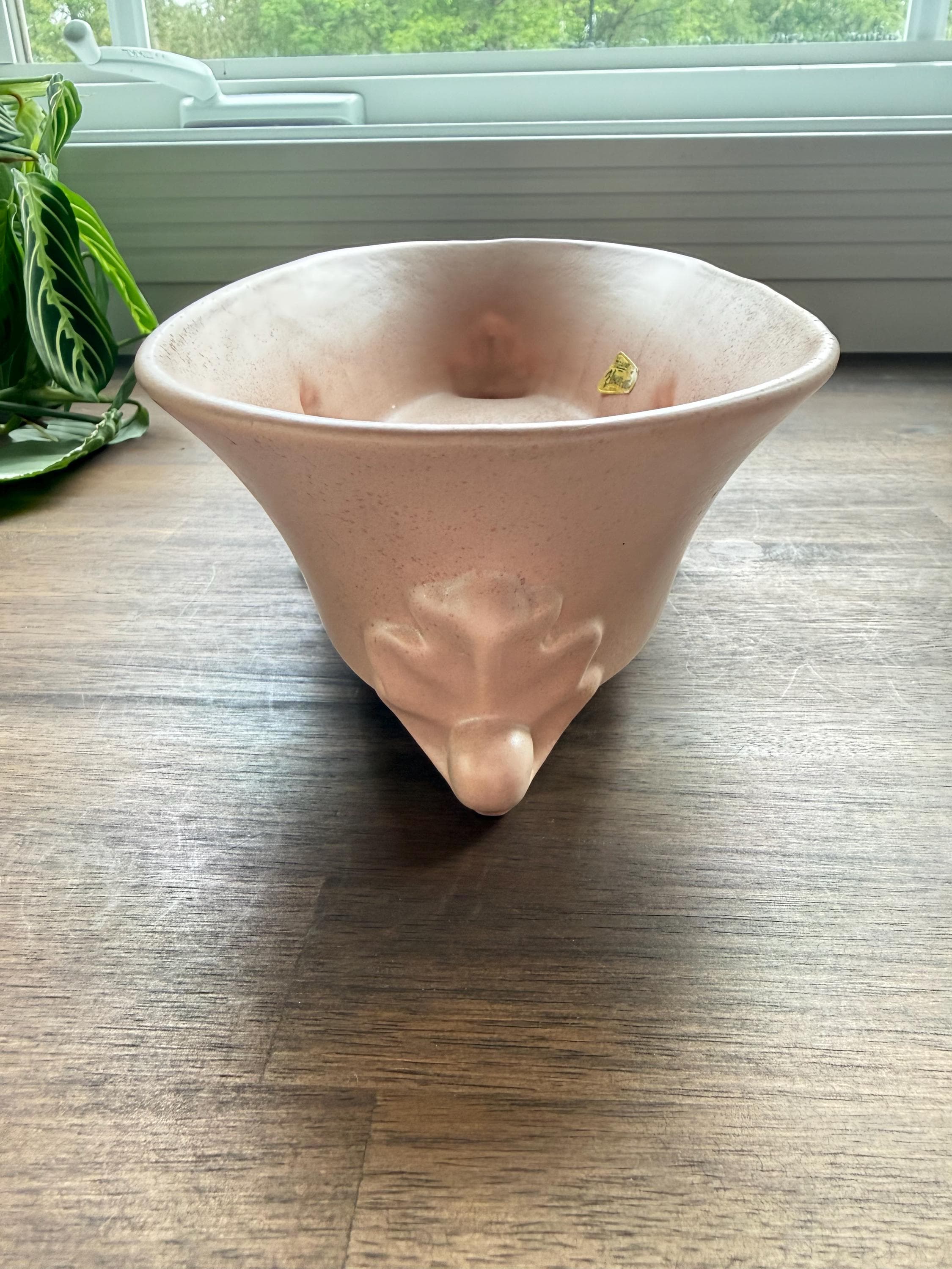 Vintage Royal Haeger Footed Bowl Pink Pottery Embossed Console Bowl Mid Century Decor - Thumbnail 3