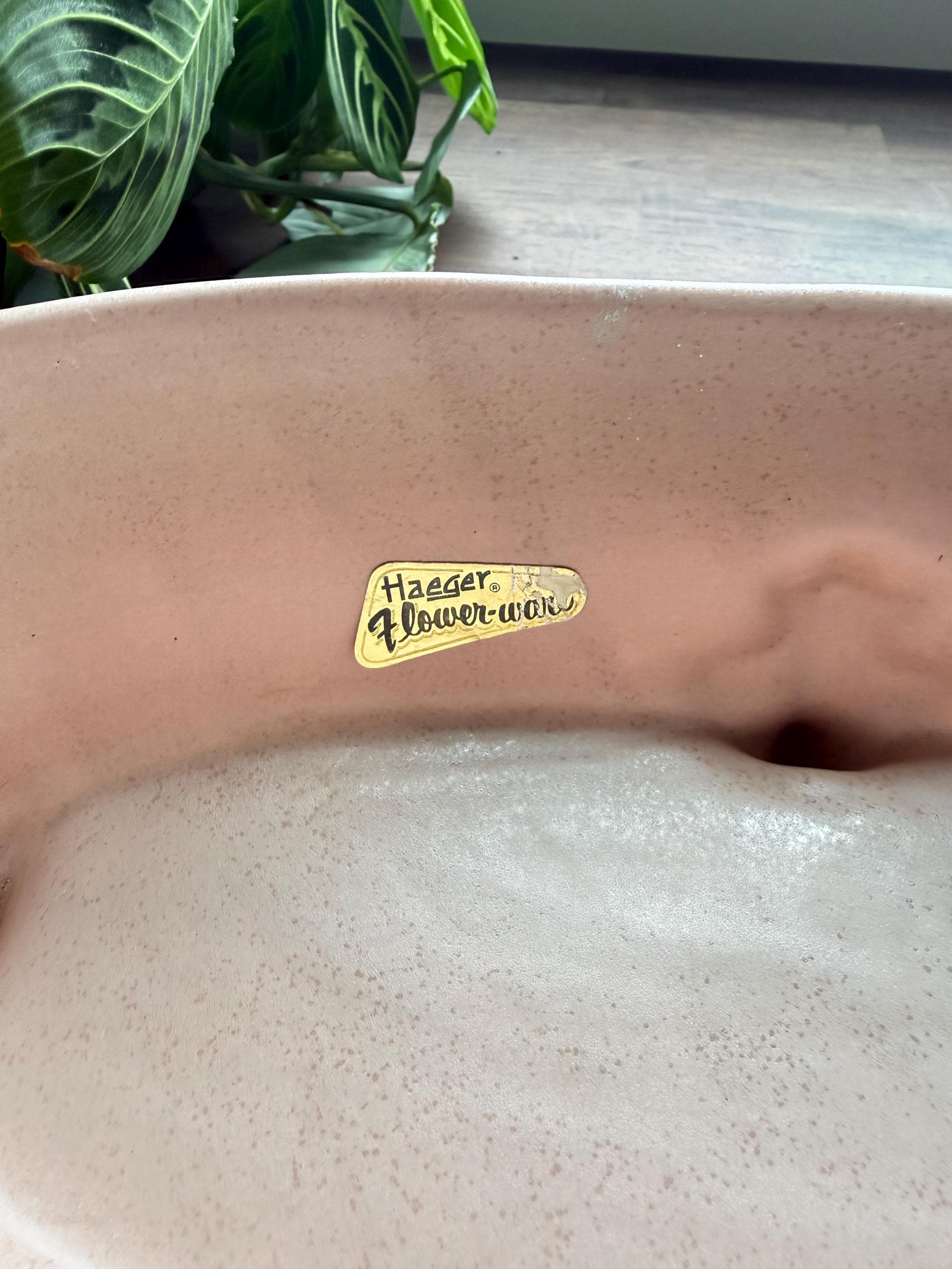 Vintage Royal Haeger Footed Bowl Pink Pottery Embossed Console Bowl Mid Century Decor - Thumbnail 6