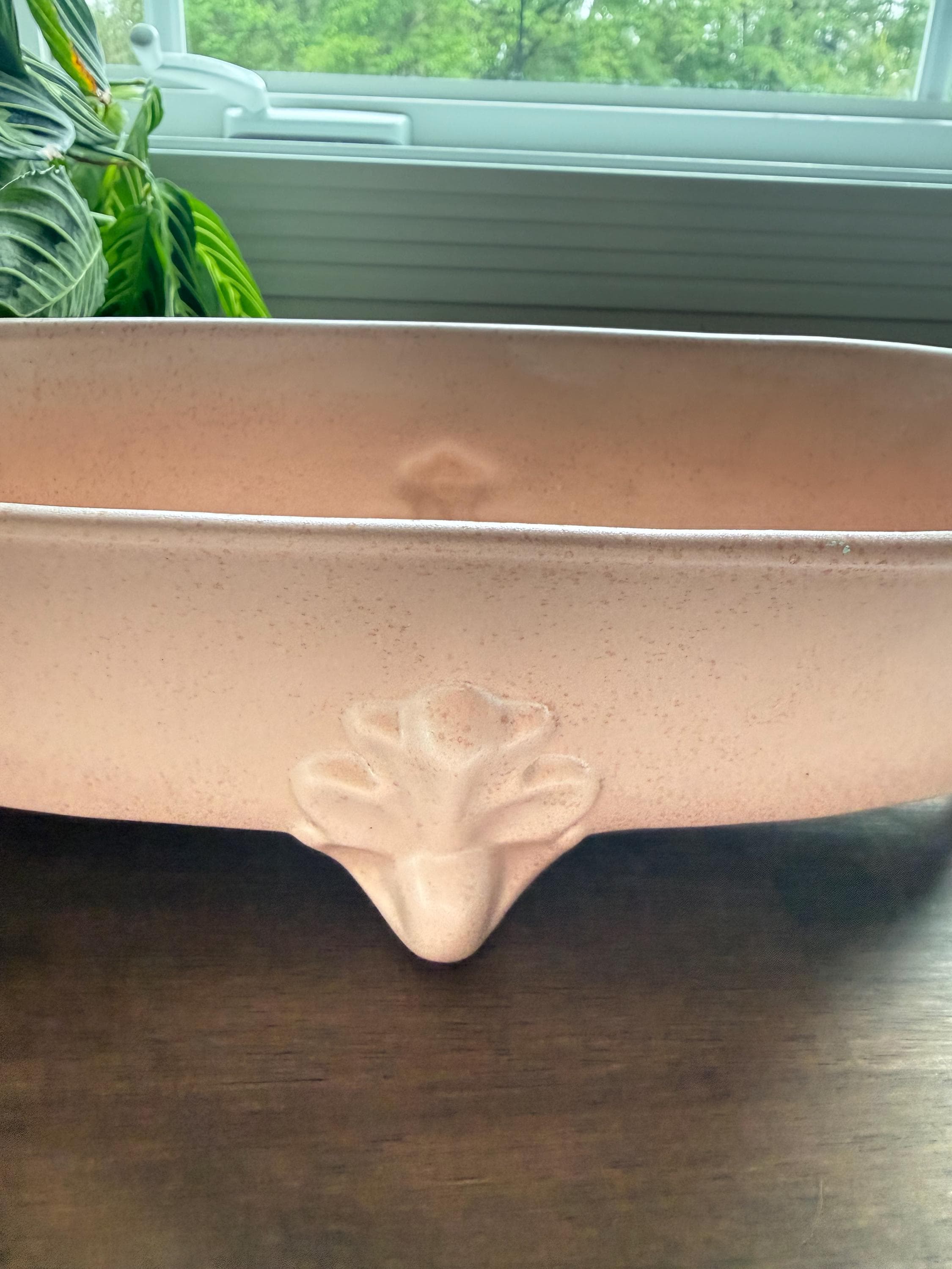 Vintage Royal Haeger Footed Bowl Pink Pottery Embossed Console Bowl Mid Century Decor - Thumbnail 5