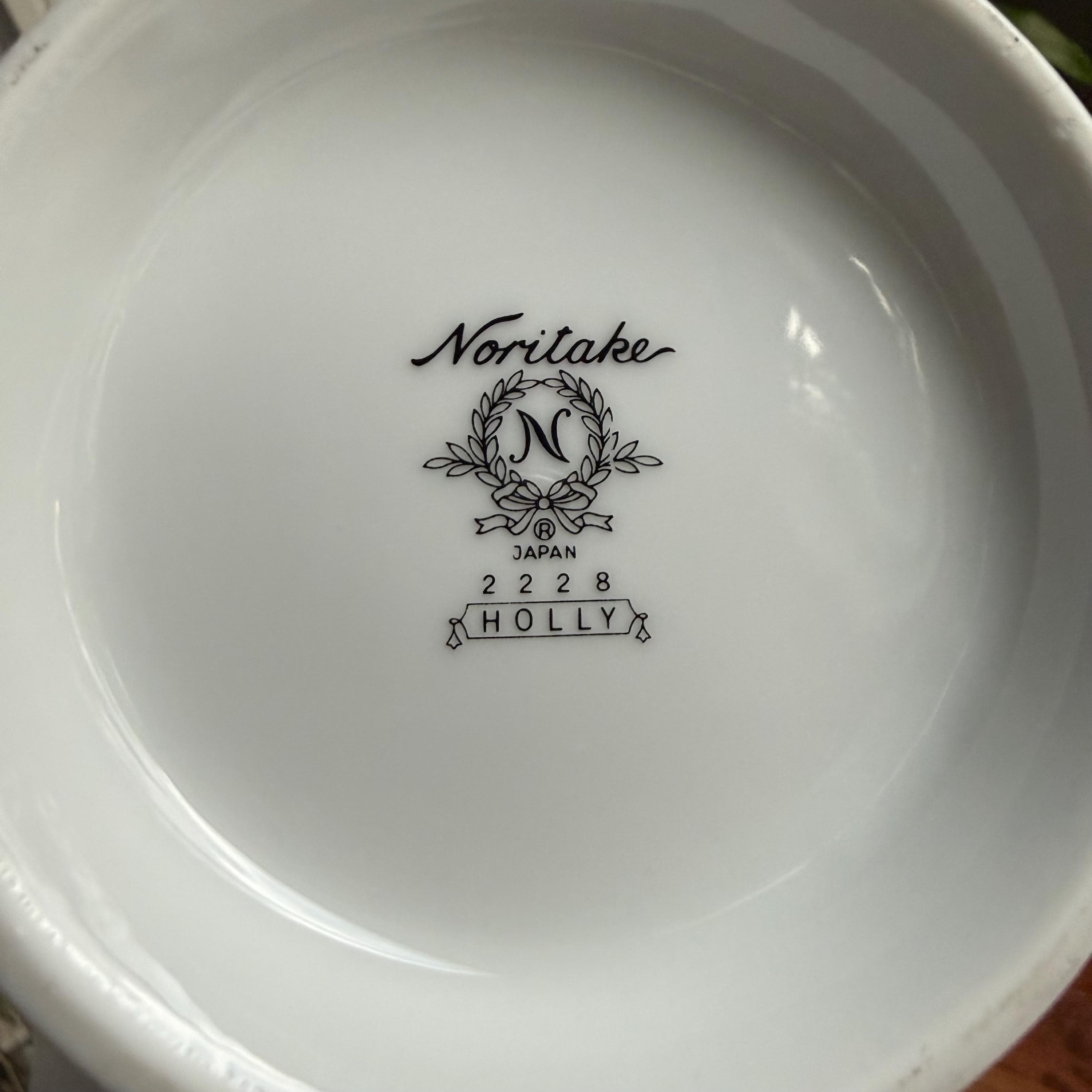 Noritake Holly 2228 Coffee Tea Pot with Lid | White Porcelain Holiday Holly Berries Gold Trim | Festive Tableware - Thumbnail 5