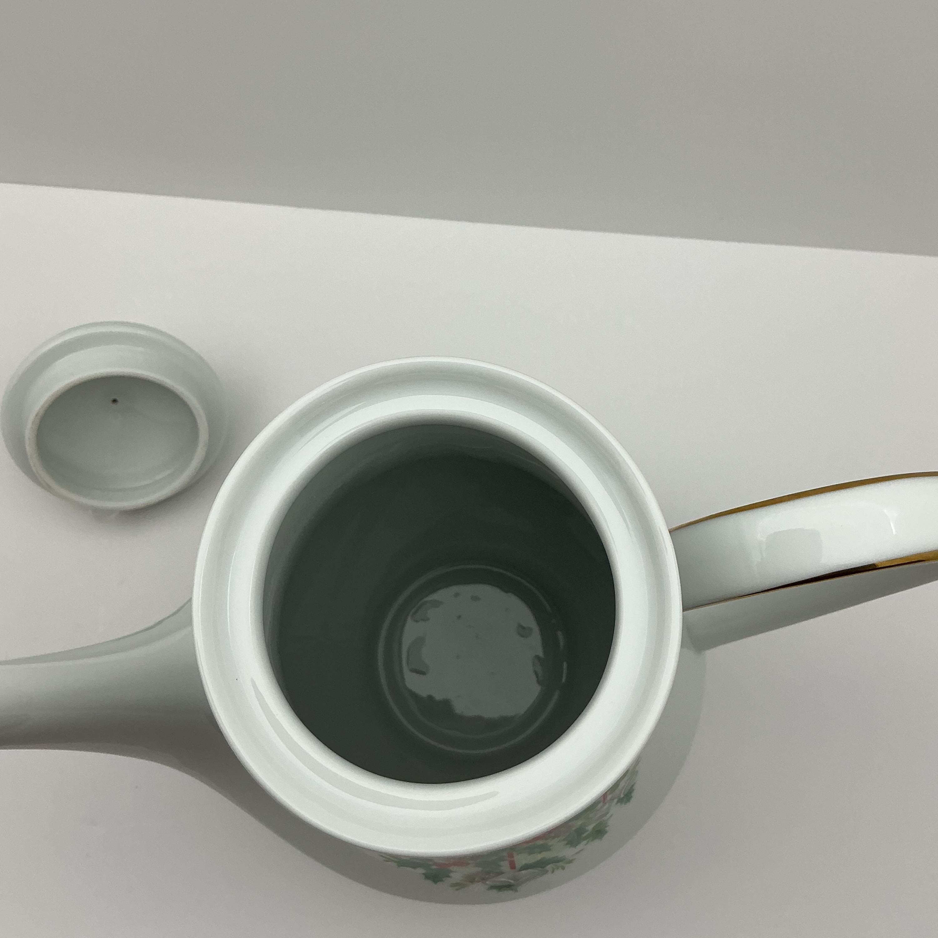 Noritake Holly 2228 Coffee Tea Pot with Lid | White Porcelain Holiday Holly Berries Gold Trim | Festive Tableware - Thumbnail 4