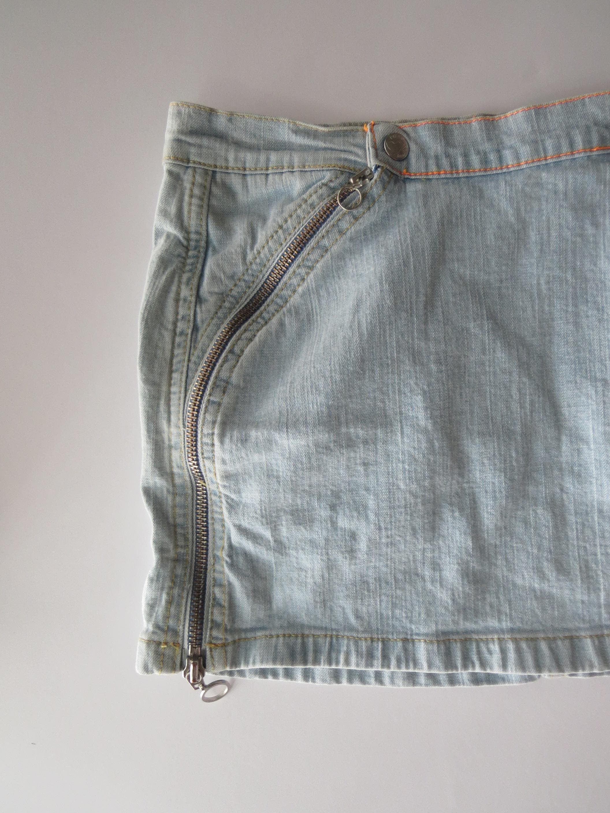 Italian Vintage Phard Denim Mini Skirt, XS, Light Wash Curved Zipper Micro, 2000s Italy - Thumbnail 4