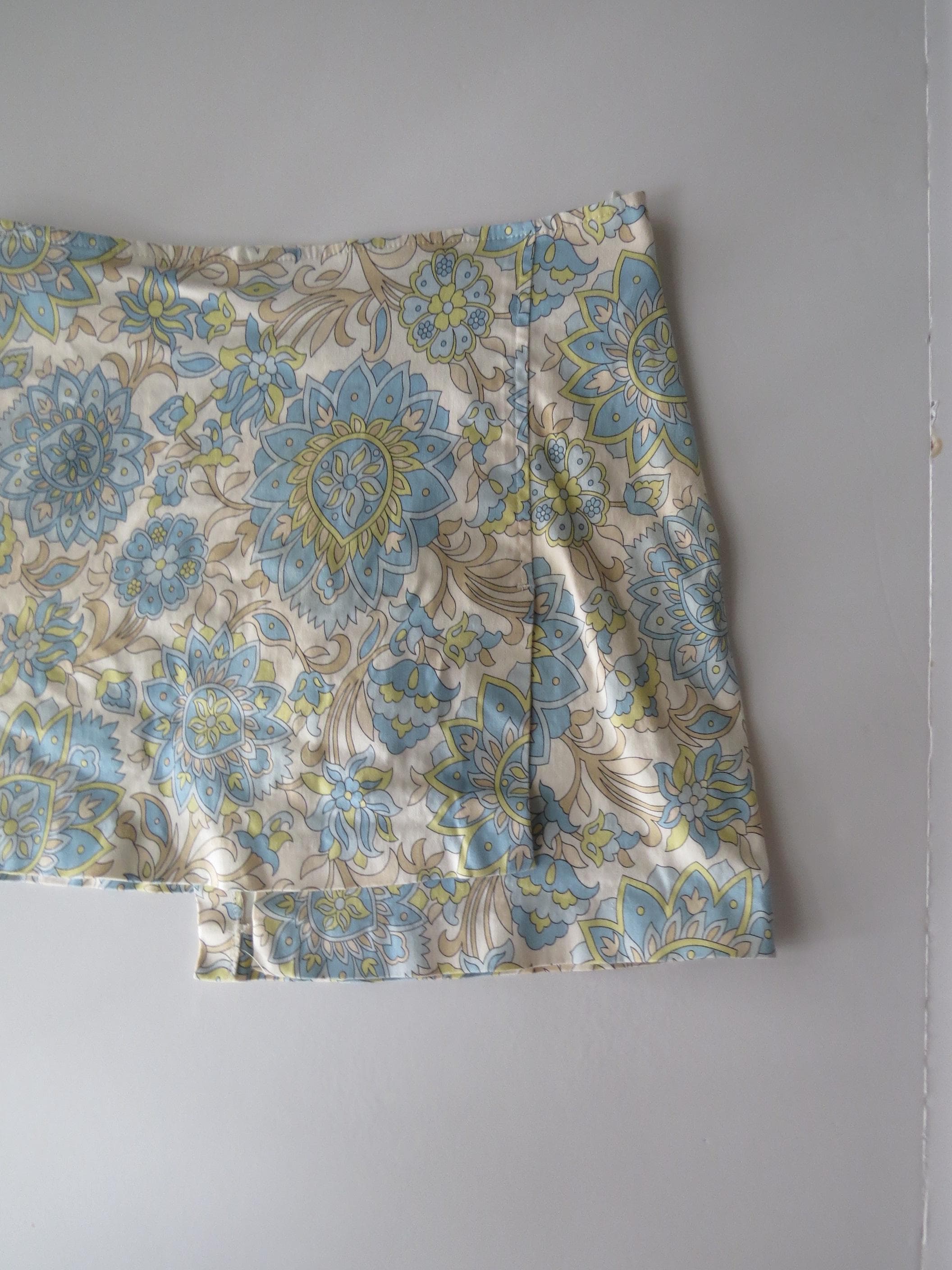 Italian Vintage Sisley FloralWrap Mini Skirt, Blue Green Paisley Print, Made in Italy - Thumbnail 2