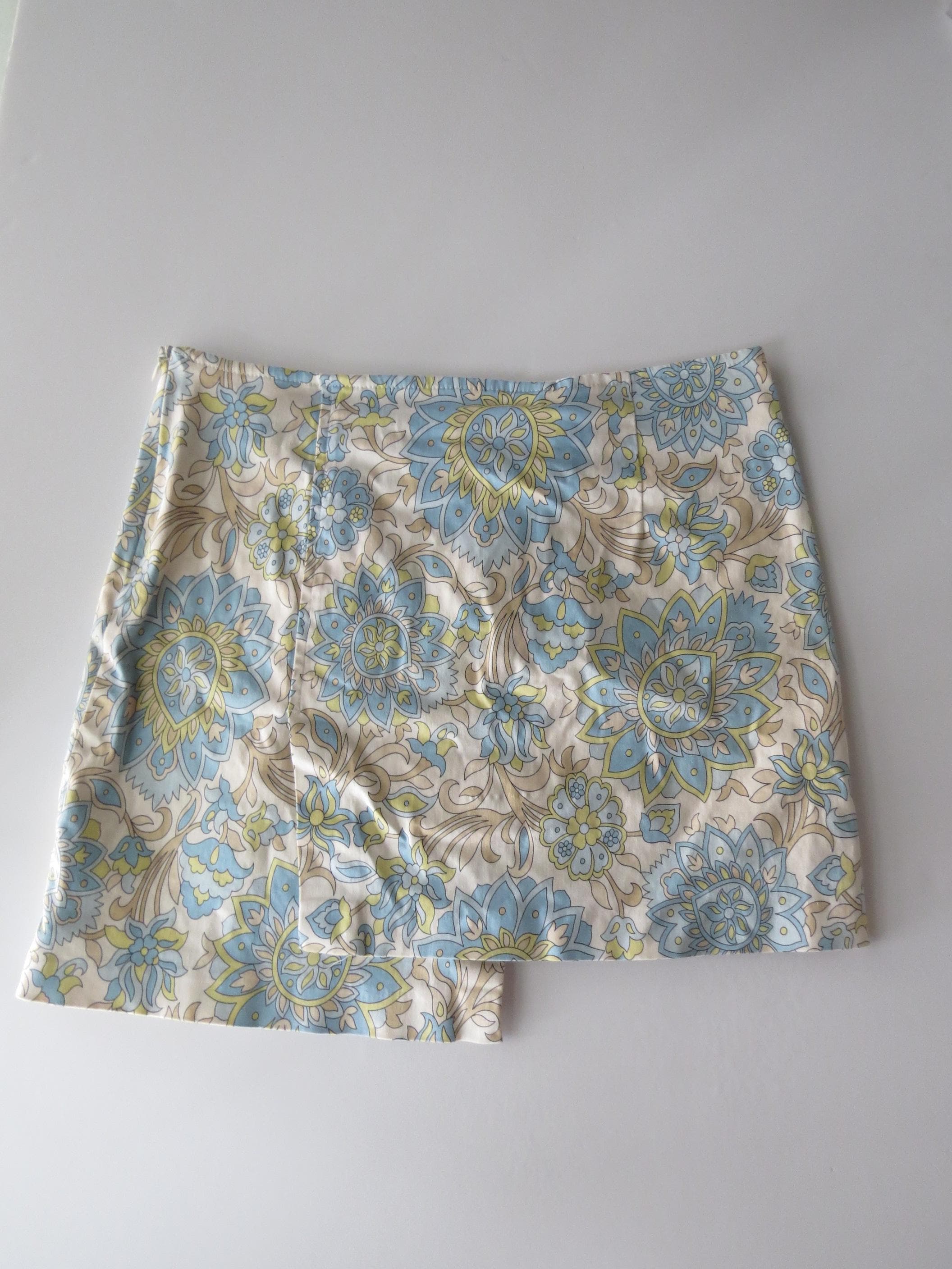 Italian Vintage Sisley FloralWrap Mini Skirt, Blue Green Paisley Print, Made in Italy - Thumbnail 7