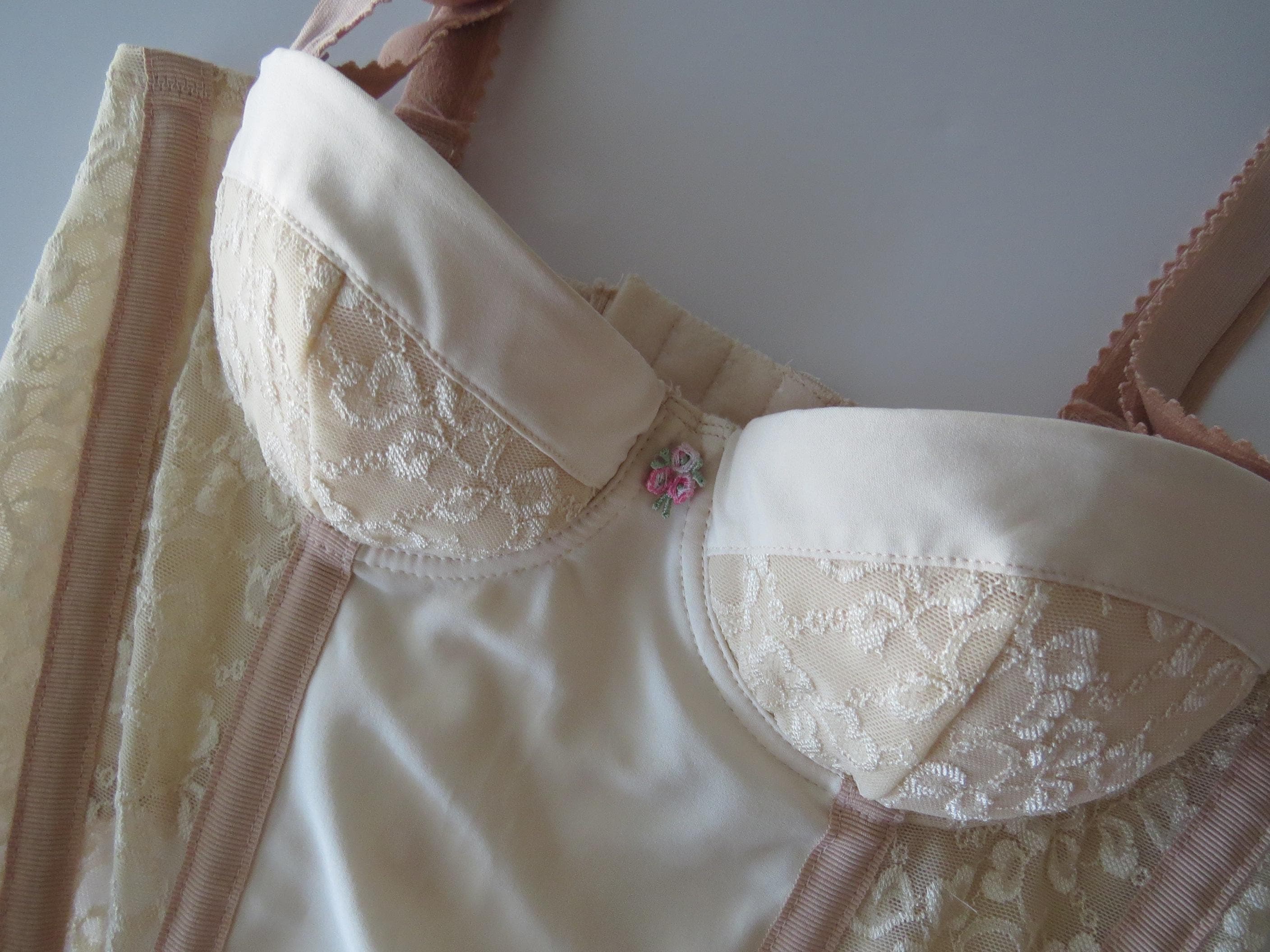 Vintage Italian Dusty Pink / Mauve Corset Top, Floral Applique, Lace, Thick Straps, 90s Intimissimi - Thumbnail 2