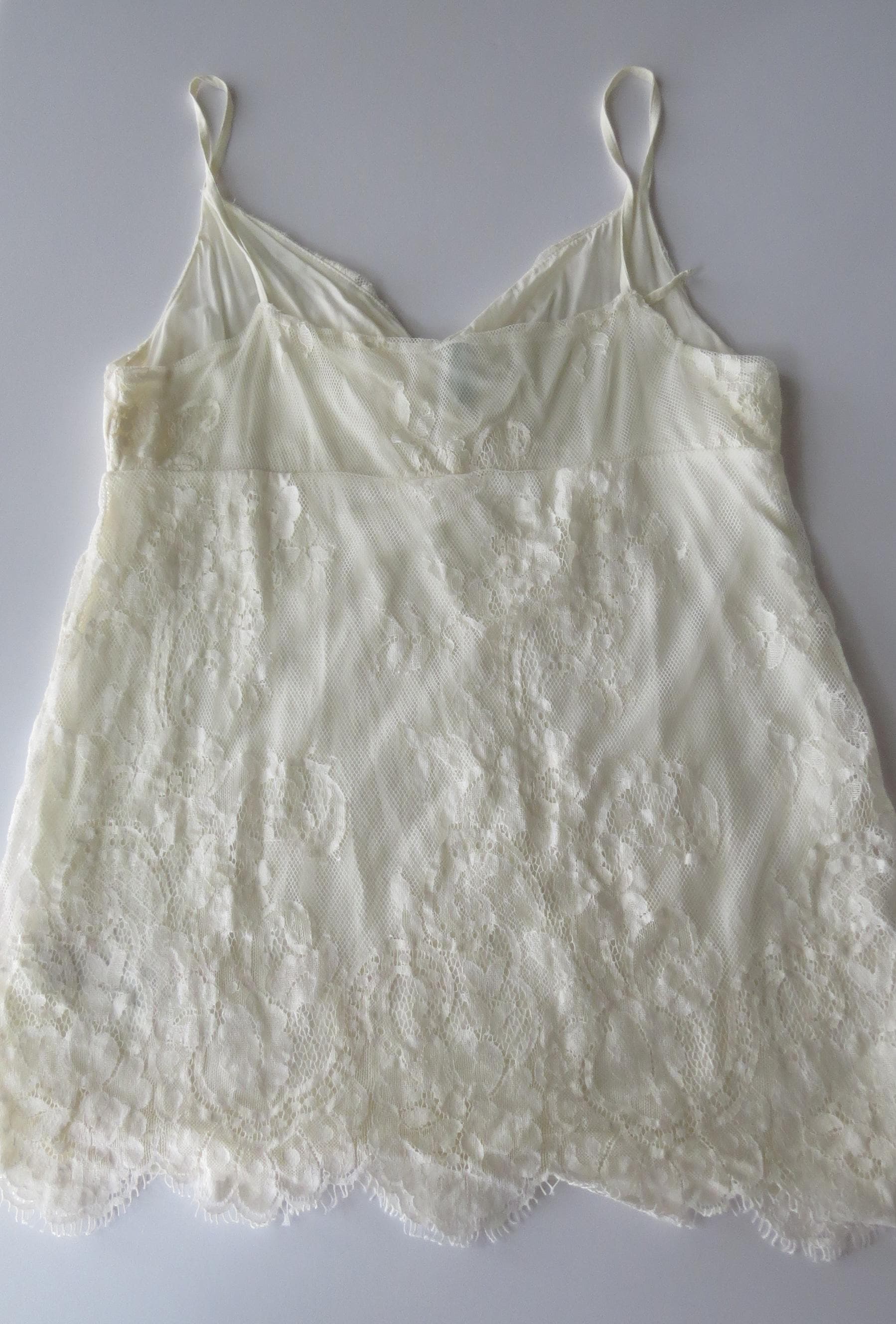 Vintage Italian Cream Lace United Colors of Benetton Camisole, Made in Italy, 2000s - Thumbnail 3