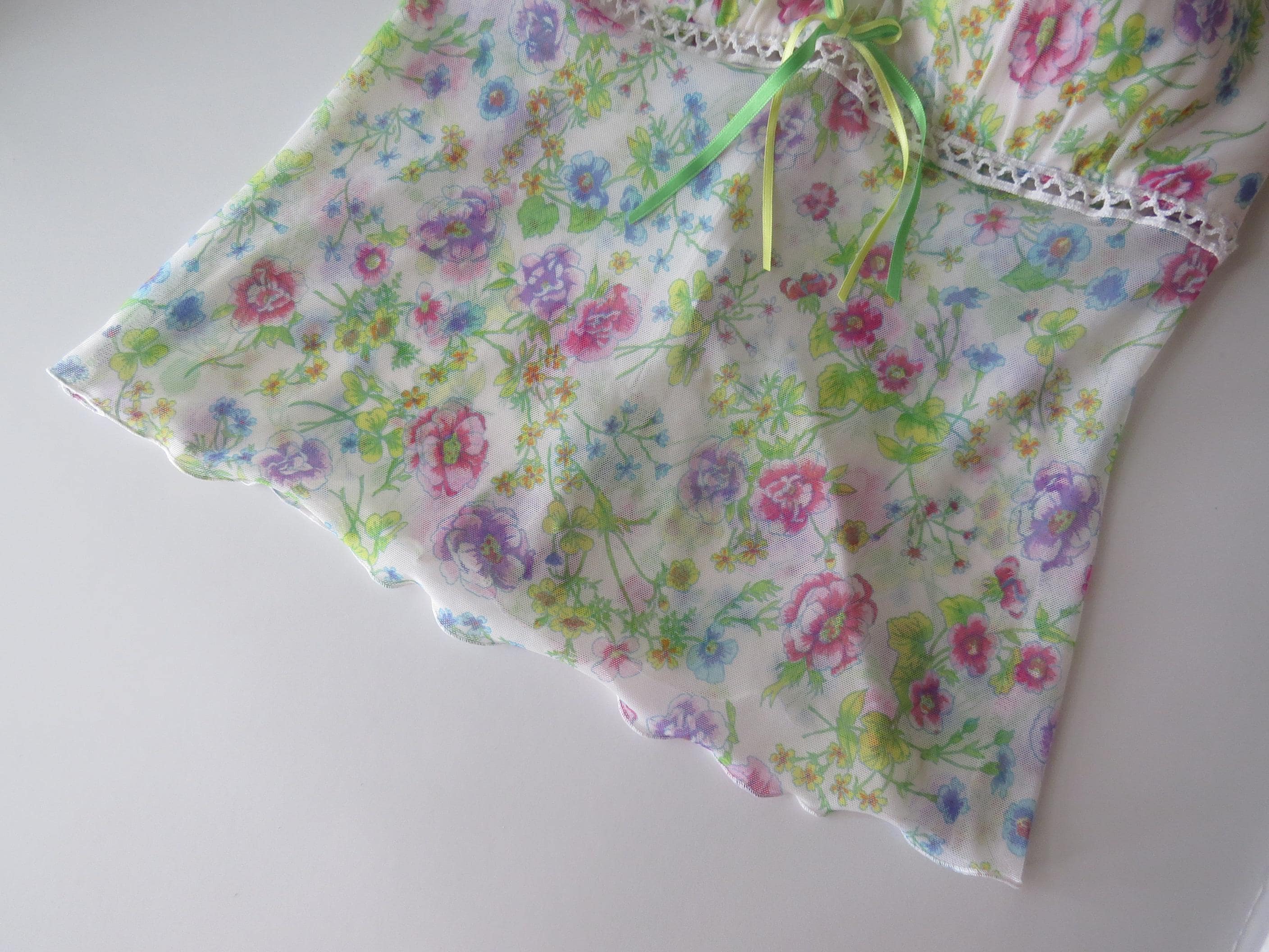 Vintage 00s Italian Intimissimi Wildflower Floral Mesh Bustier, Green and Pink, Bow, Crochet Details - Thumbnail 3