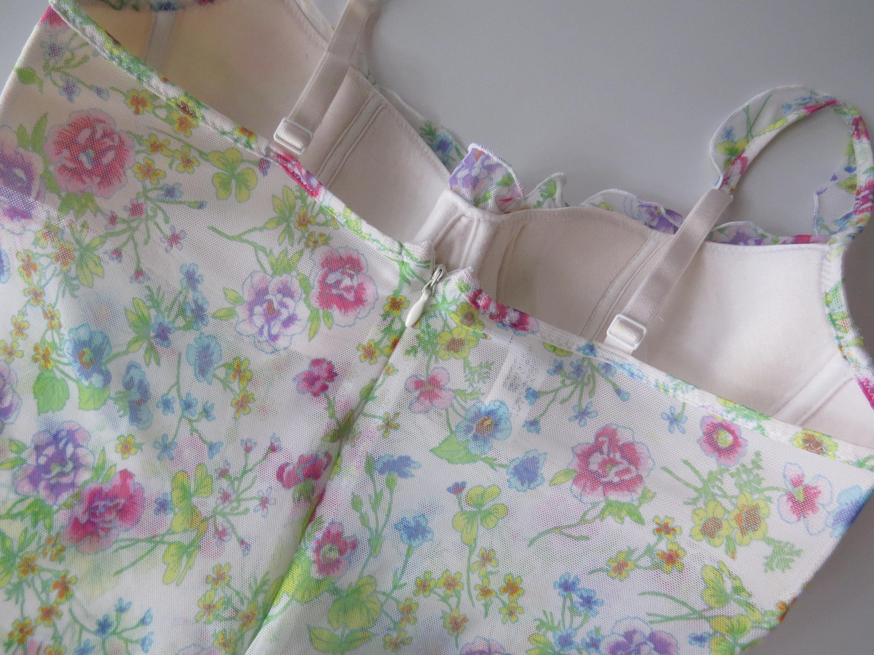Vintage 00s Italian Intimissimi Wildflower Floral Mesh Bustier, Green and Pink, Bow, Crochet Details - Thumbnail 6