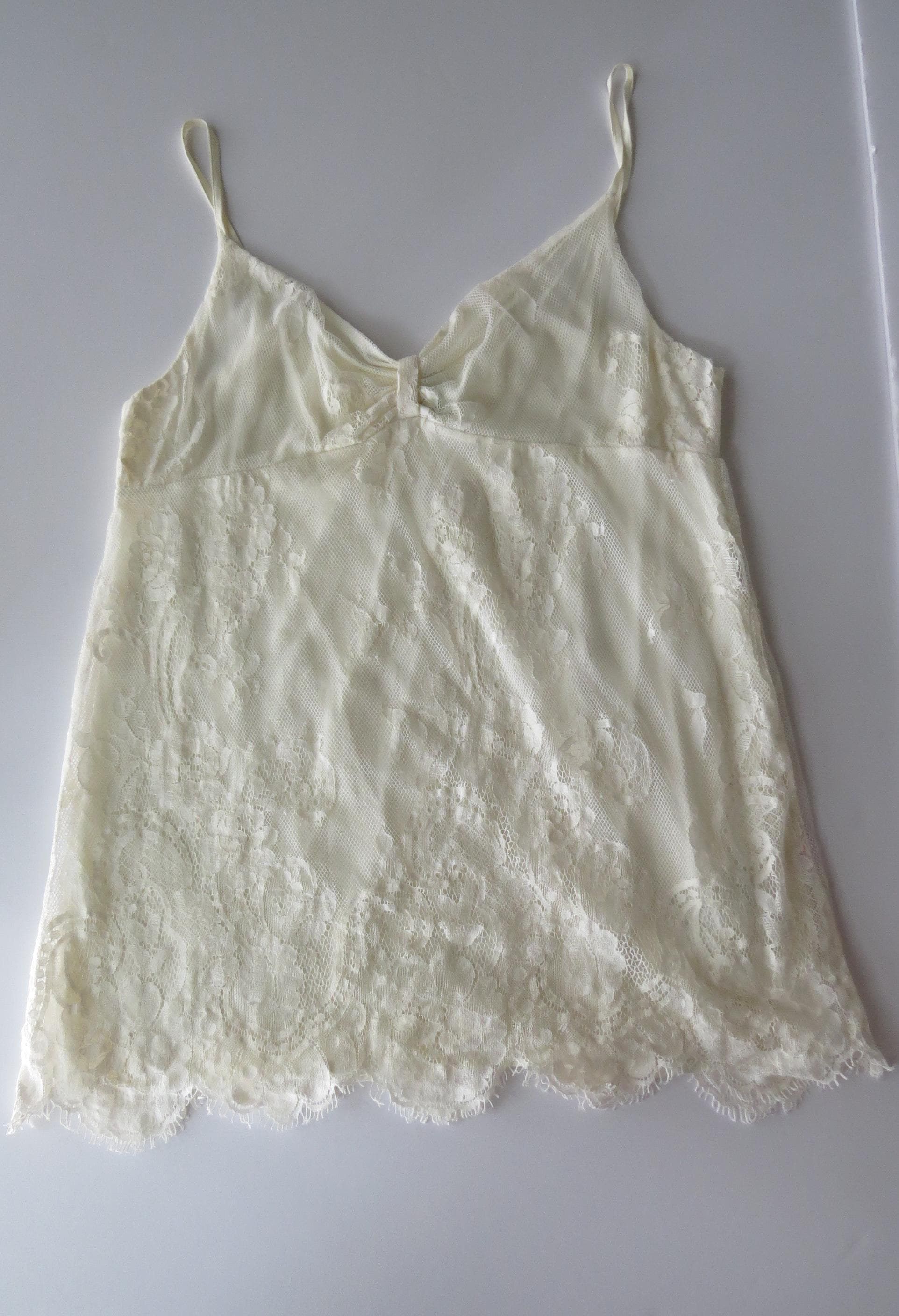 Vintage Italian Cream Lace United Colors of Benetton Camisole, Made in Italy, 2000s - Thumbnail 2
