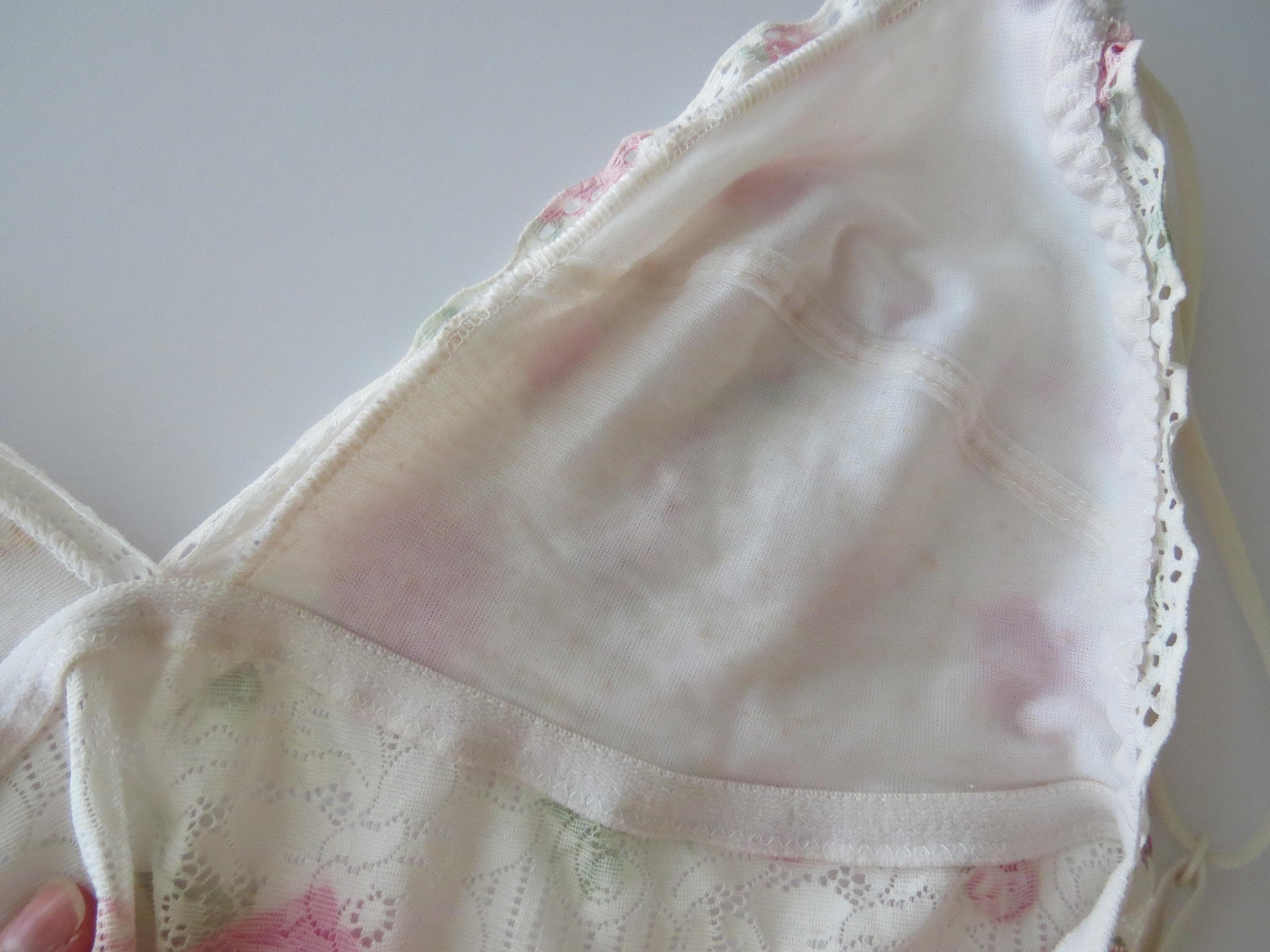 Vintage Italian Intimissimi Rosebud Floral Lace/Mesh Camisole Top 2000s, late 90s - Thumbnail 4