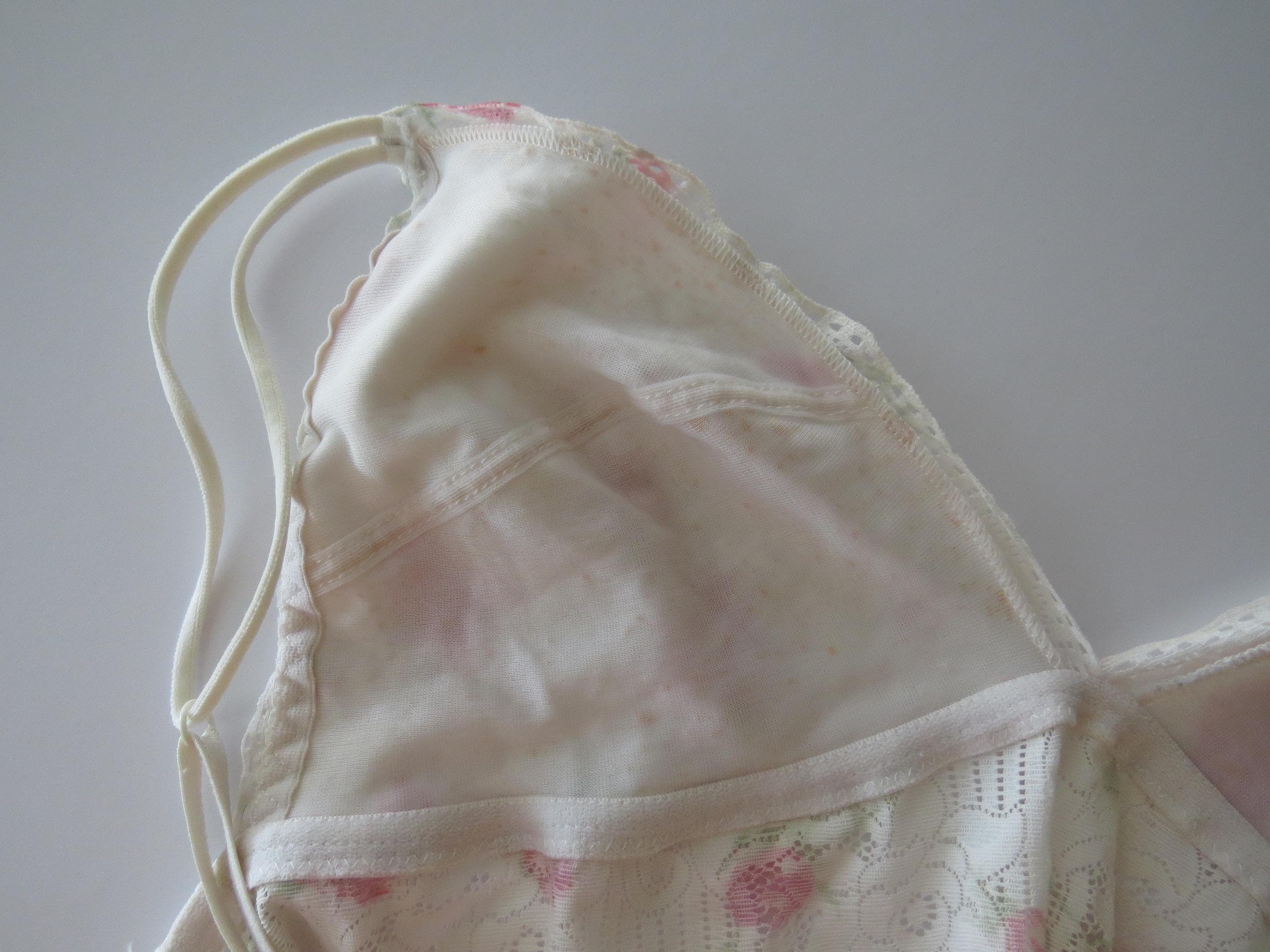 Vintage Italian Intimissimi Rosebud Floral Lace/Mesh Camisole Top 2000s, late 90s - Thumbnail 3