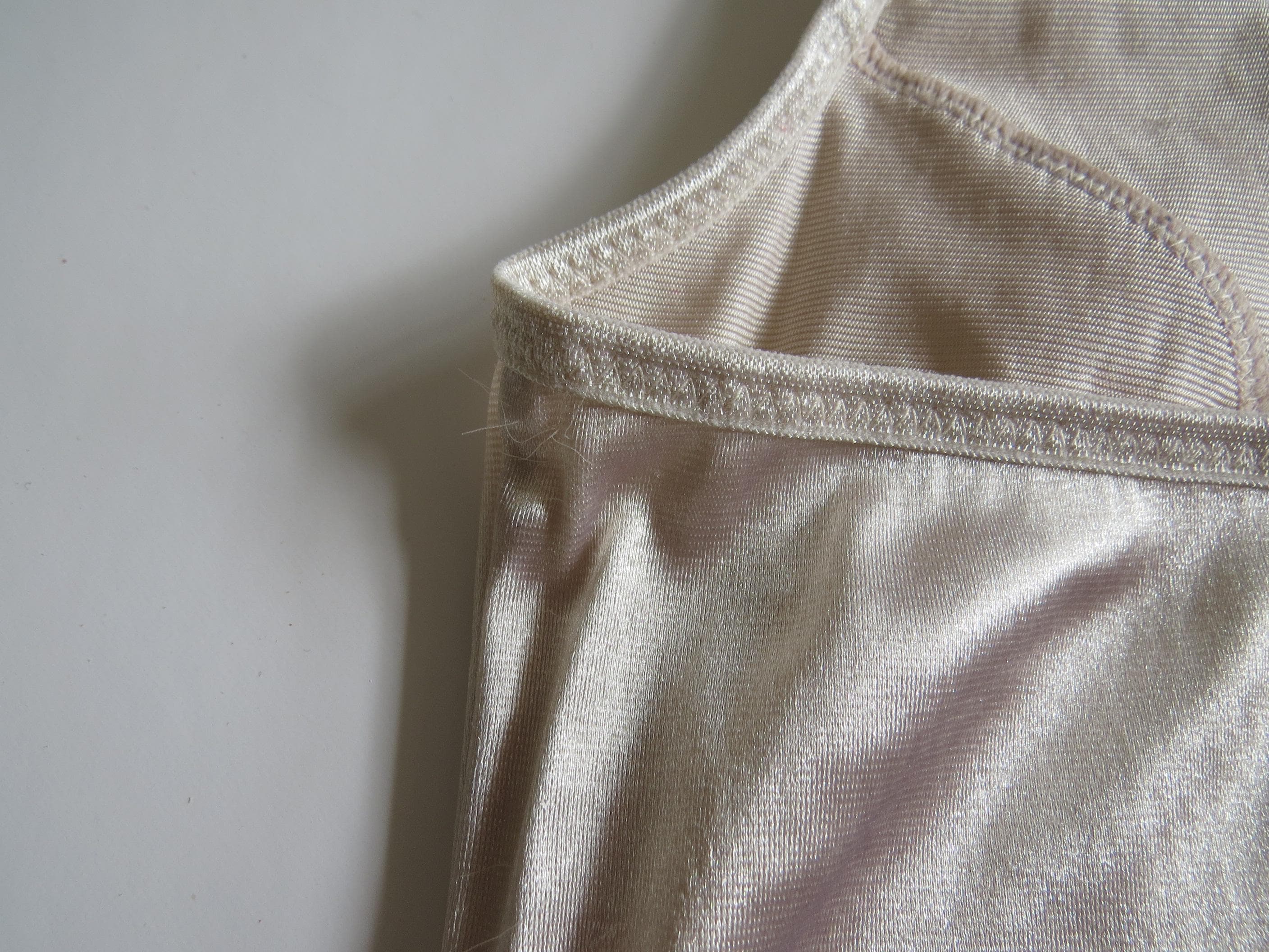 Vintage 90s / 00s Champagne Gold Yamamay Camisole, Quad Straps, Paneling, High Shine, Corset Style - Thumbnail 10
