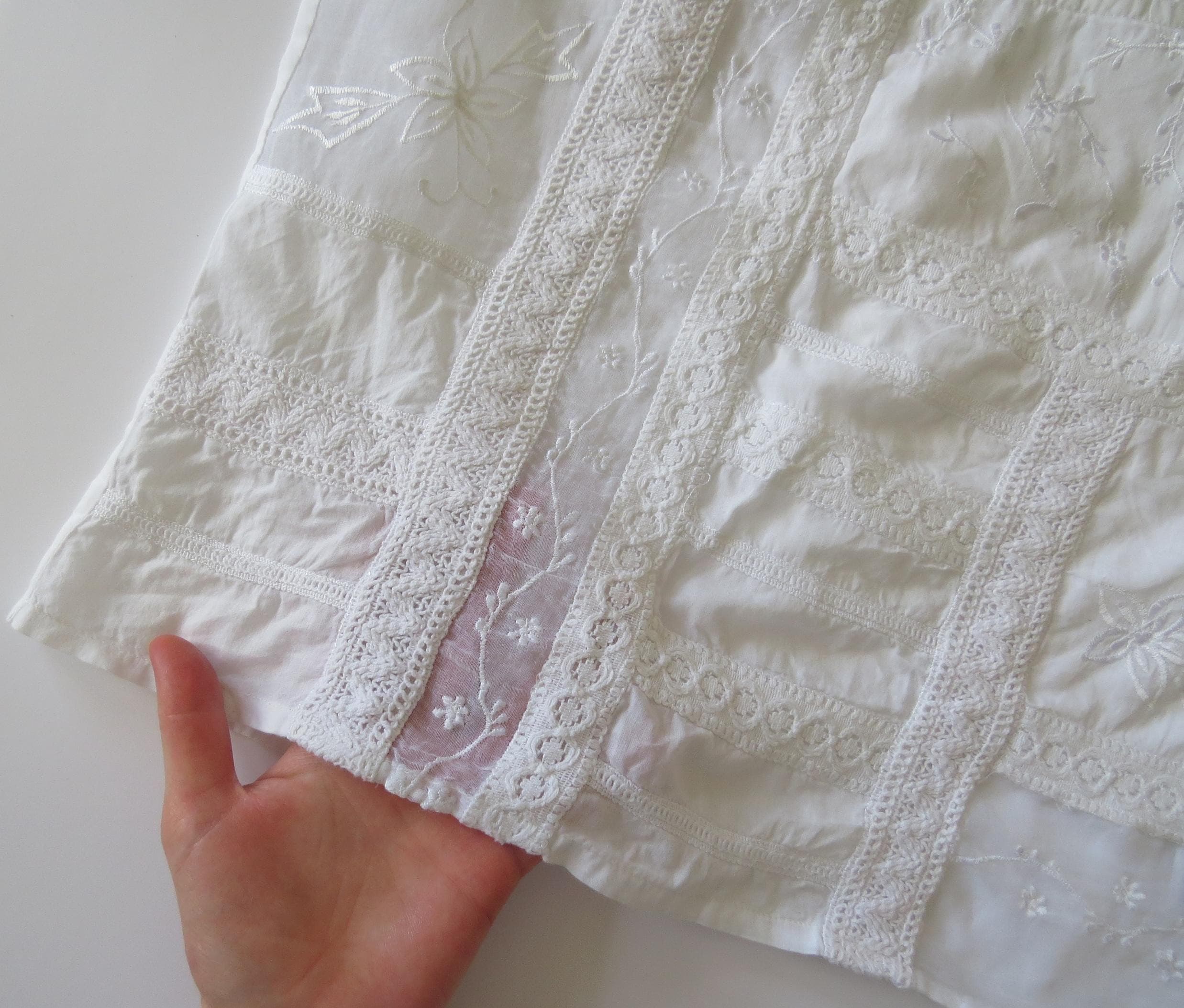 Vintage Italian XTRA Camisole, Romantic White Collection, 90s Embroidery Detail - Thumbnail 4