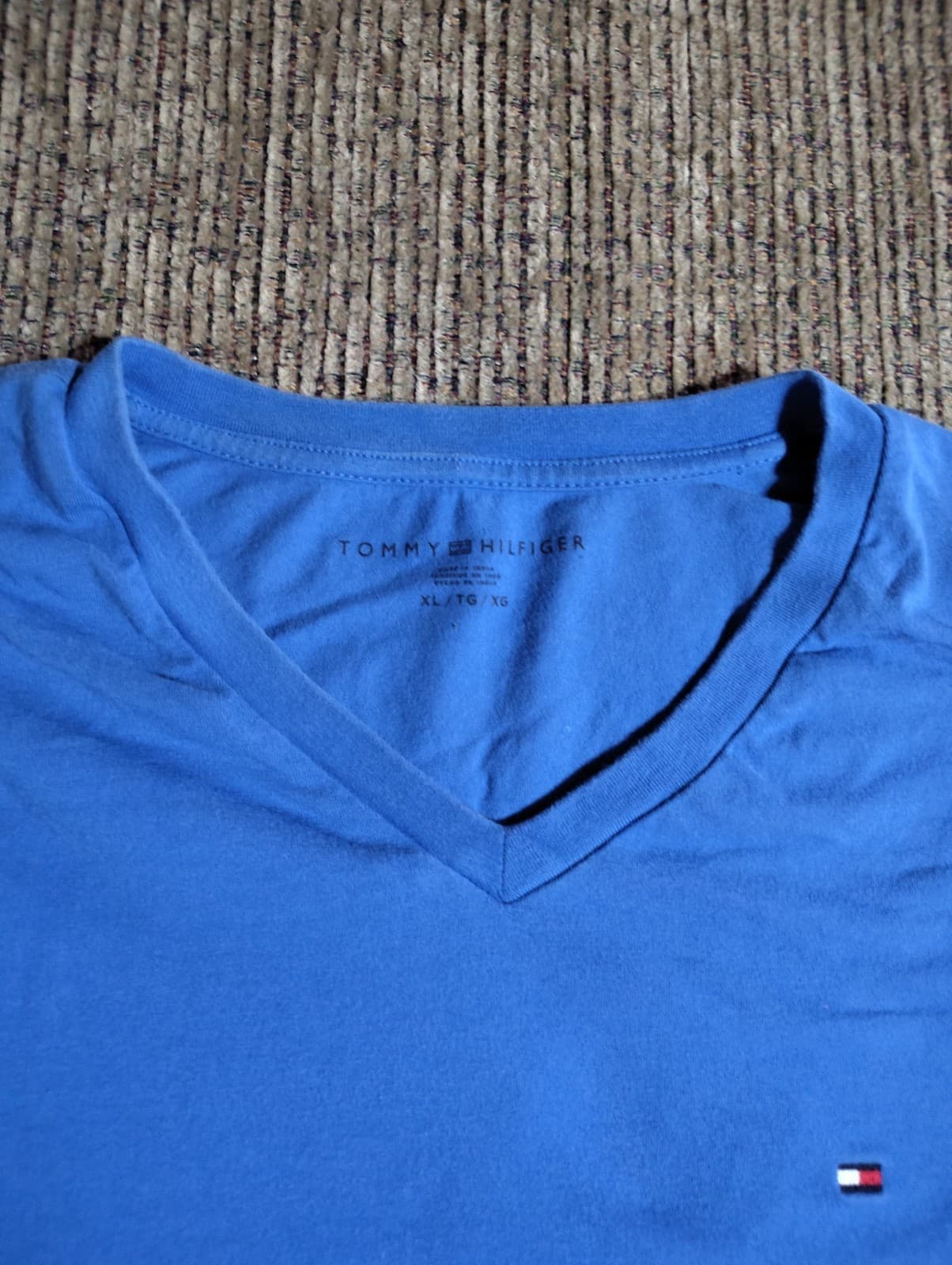 Men's Tommy Hilfiger Short Sleeve V-Neck T Shirt XL - Thumbnail 4