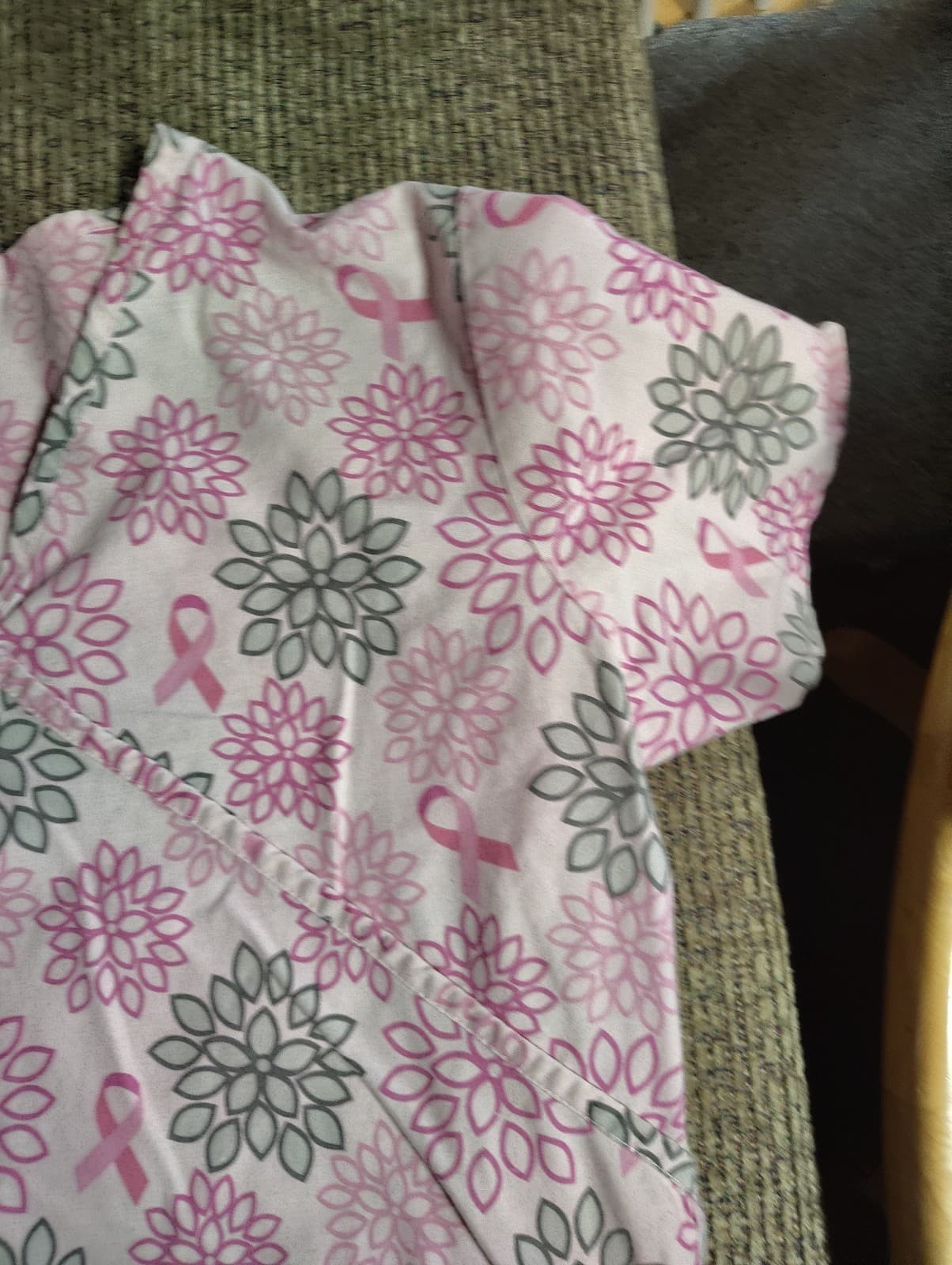 Women’s L Jennifer Lauren Scrub TOP (pink ribbon breast cancer; tie-back) - Thumbnail 3