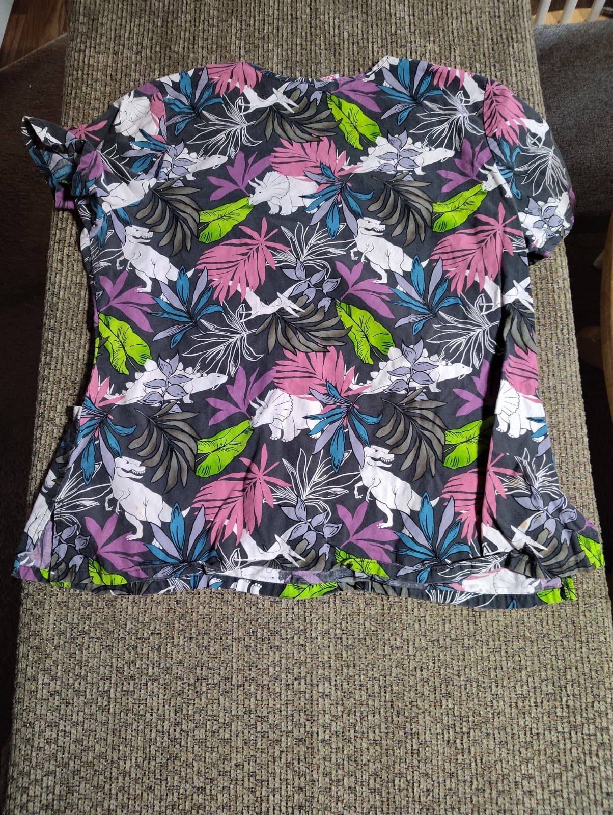 SCRUBSTAR LADIES DINOSAUR THEME NURSING SCRUB TOP SIZE Large 2 FRONT POCKETS NEW - Thumbnail 6