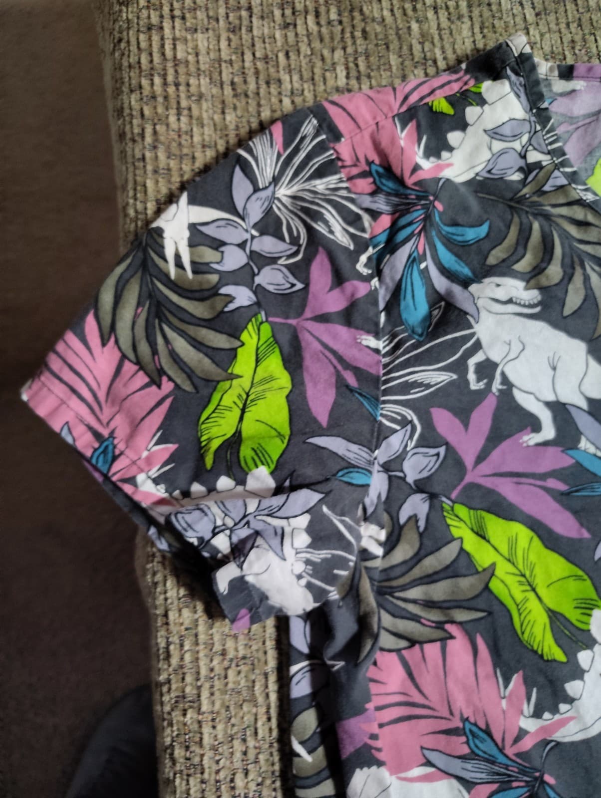 SCRUBSTAR LADIES DINOSAUR THEME NURSING SCRUB TOP SIZE Large 2 FRONT POCKETS NEW - Thumbnail 2