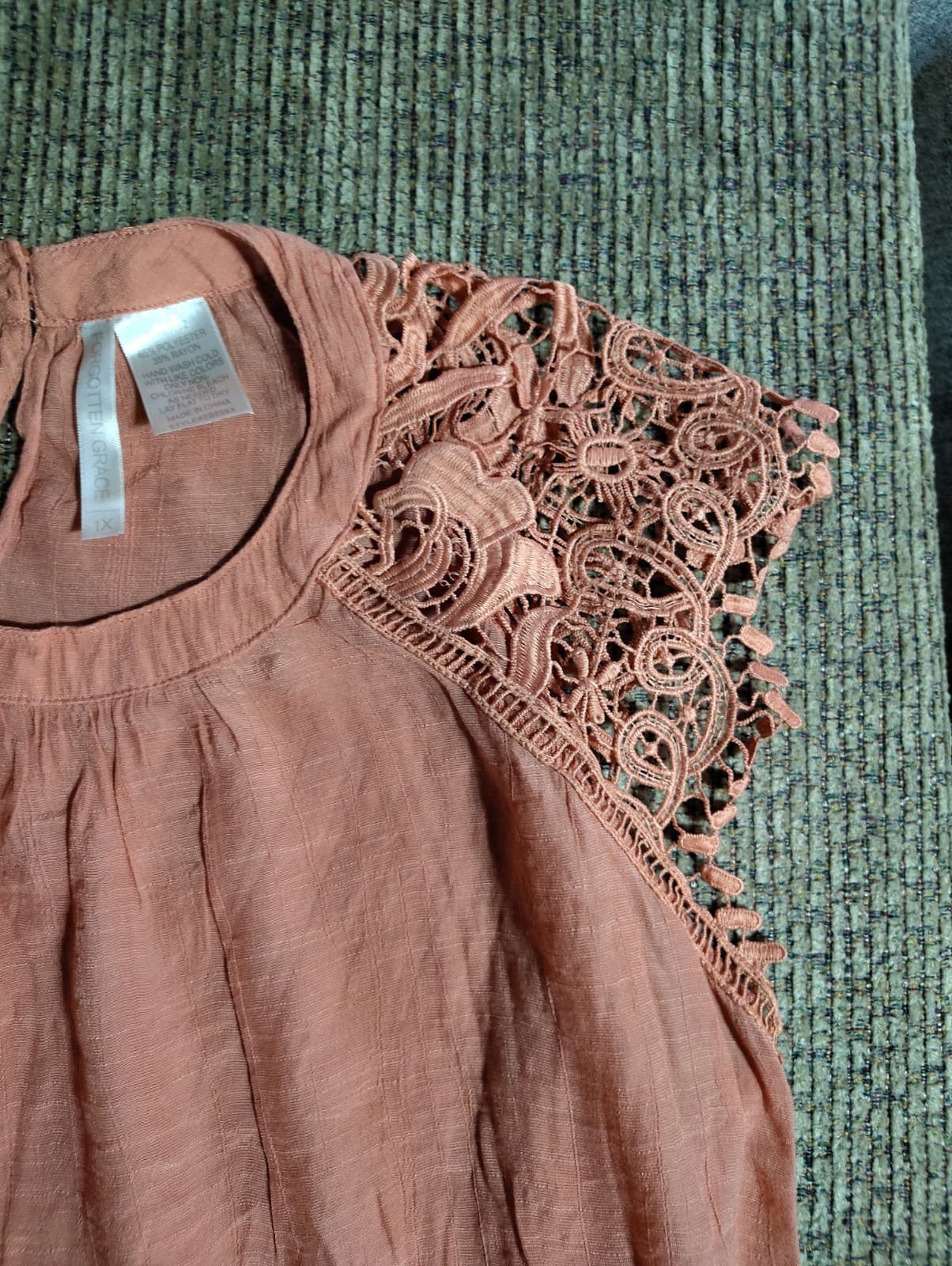 Forgotten Grace Ladies Laced Sleeve blouse Size Large - Thumbnail 3