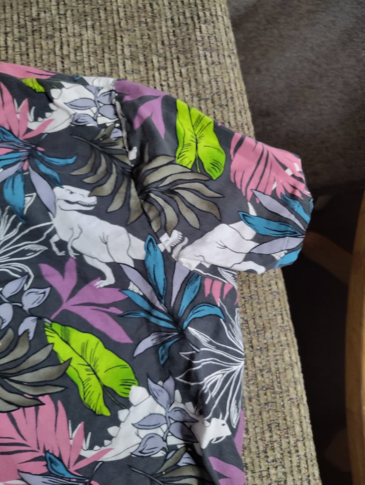 SCRUBSTAR LADIES DINOSAUR THEME NURSING SCRUB TOP SIZE Large 2 FRONT POCKETS NEW - Thumbnail 3