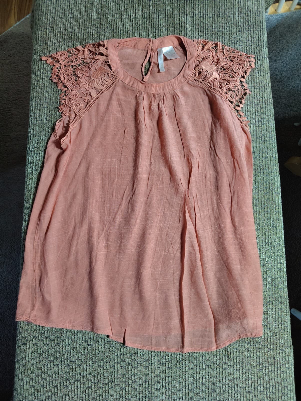 Forgotten Grace Ladies Laced Sleeve blouse Size Large