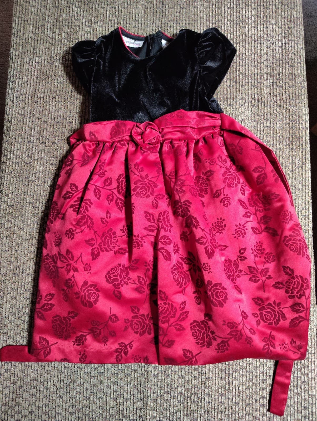 Girls Youngland Black and Red Rose Flower Print Sleeveless Size 6 Dress