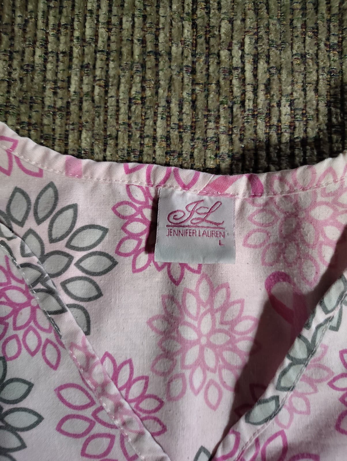 Women’s L Jennifer Lauren Scrub TOP (pink ribbon breast cancer; tie-back) - Thumbnail 4