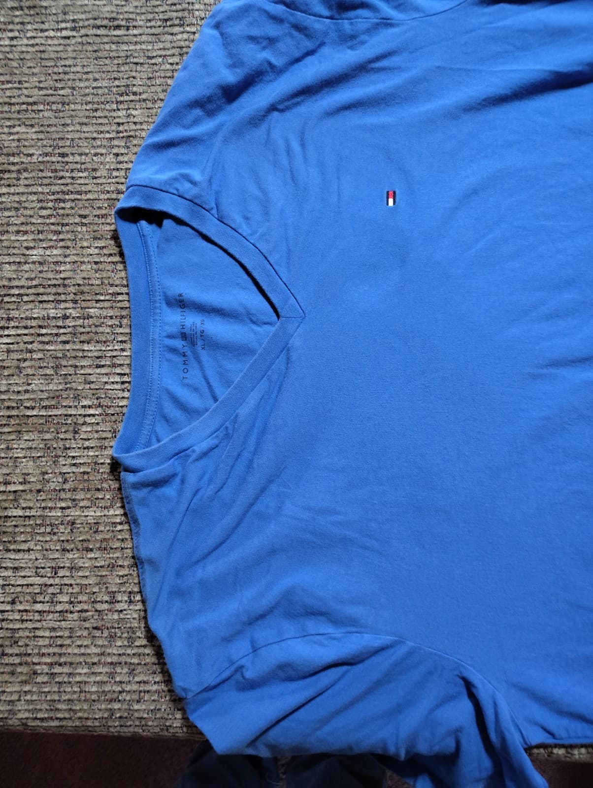 Men's Tommy Hilfiger Short Sleeve V-Neck T Shirt XL - Thumbnail 5