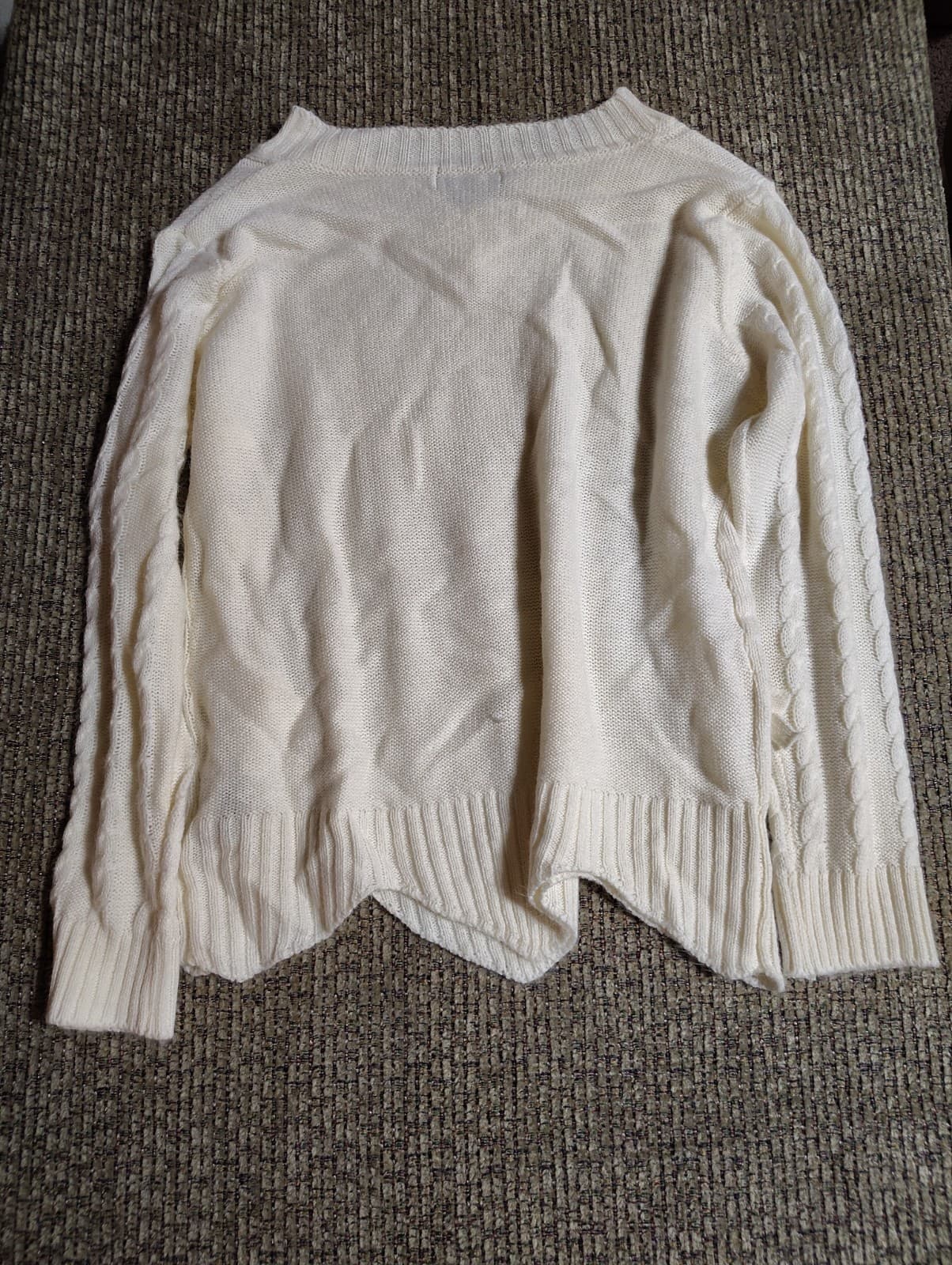 NYC Ivory Long Sleeve V-Neck Lace Up Acrylic Sweater - Size L - Thumbnail 6