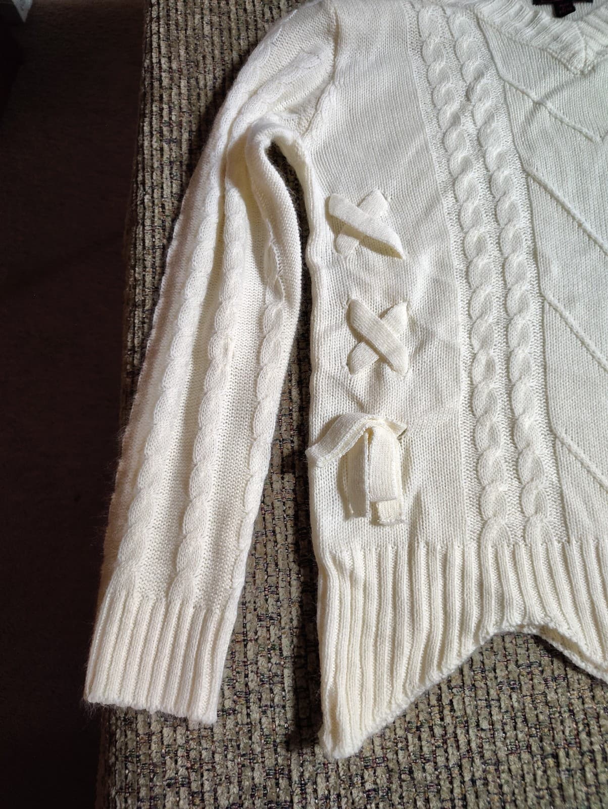 NYC Ivory Long Sleeve V-Neck Lace Up Acrylic Sweater - Size L - Thumbnail 2