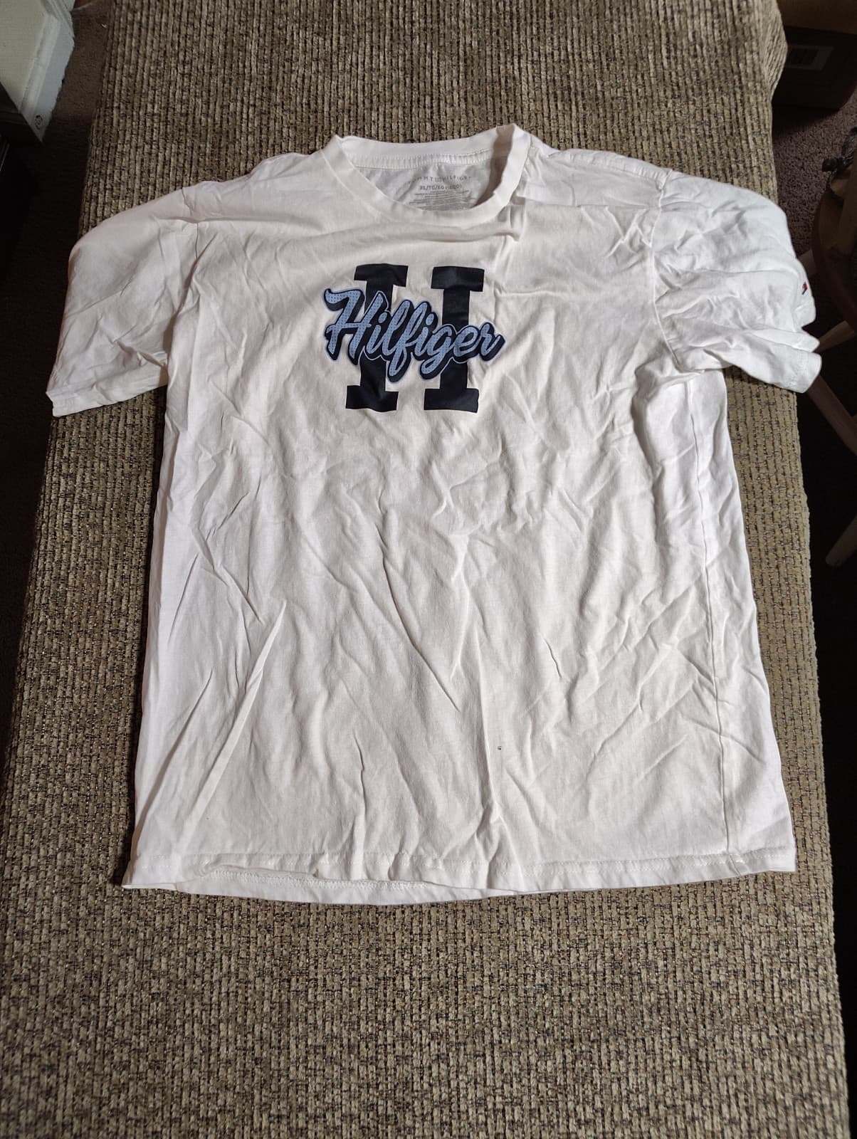 Tommy Hilfiger Big “H” Letter T shirt Men’s XL Blue And White Casual Classic