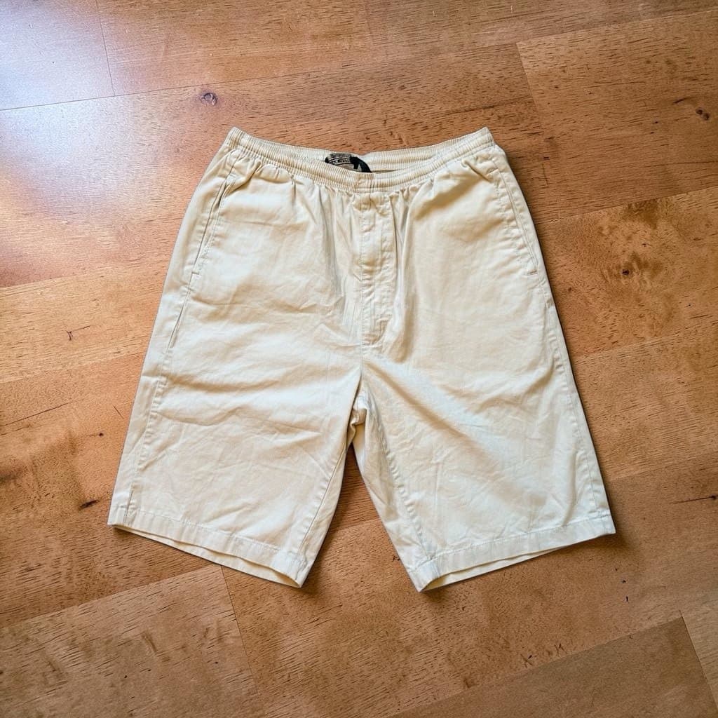 Men’s Ralph Lauren Khaki shorts. 32