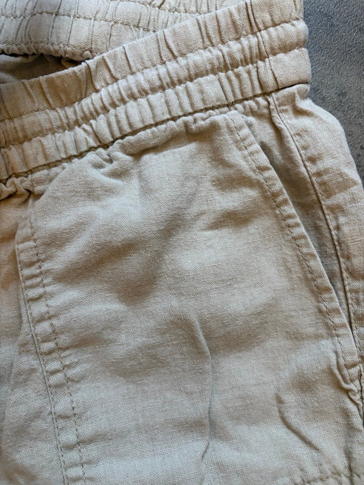 Women’s Old Navy Cargo pull on capris, SN - Thumbnail 4