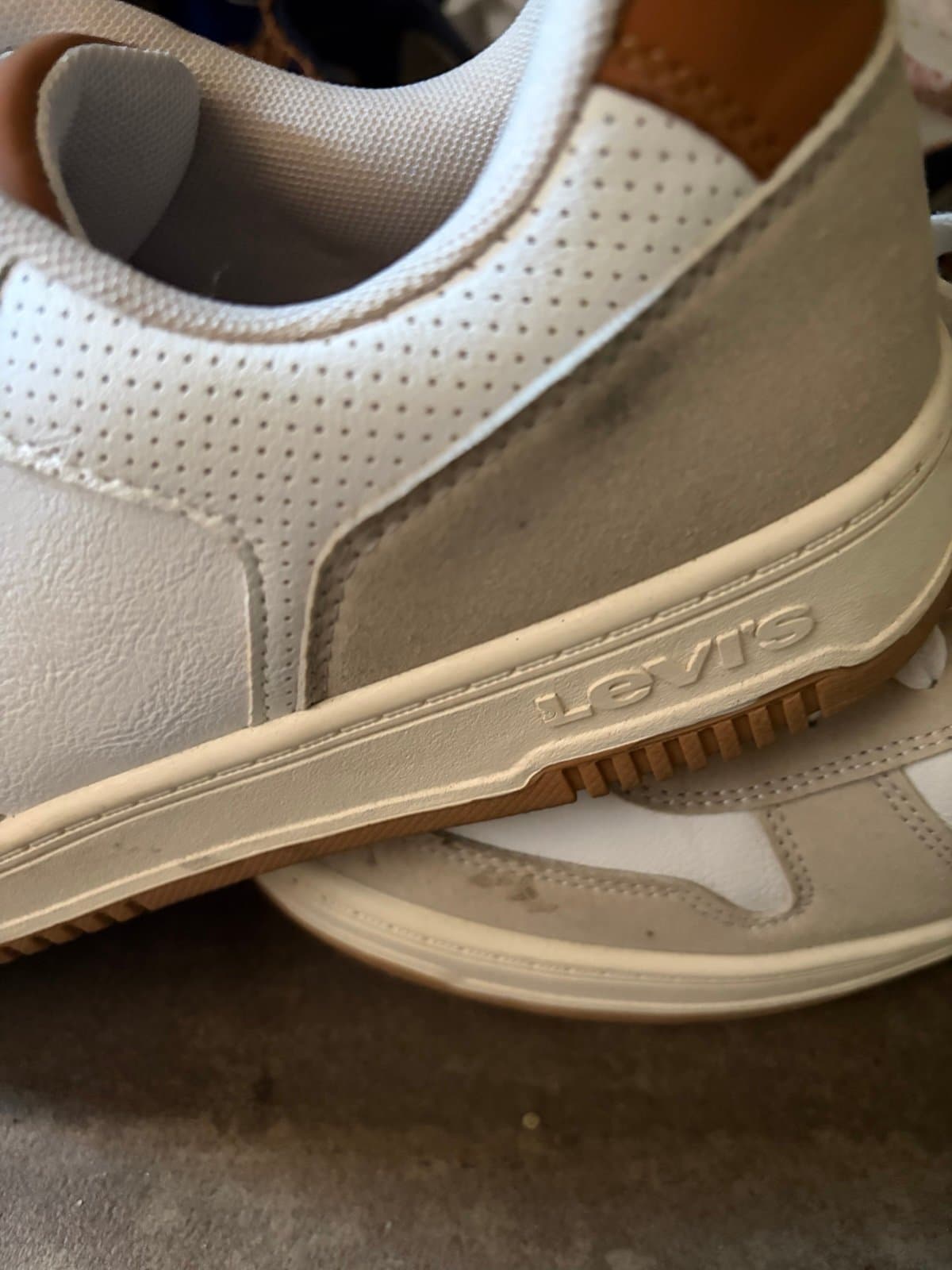 Men’s Levi Sneakers size 5 - Thumbnail 4